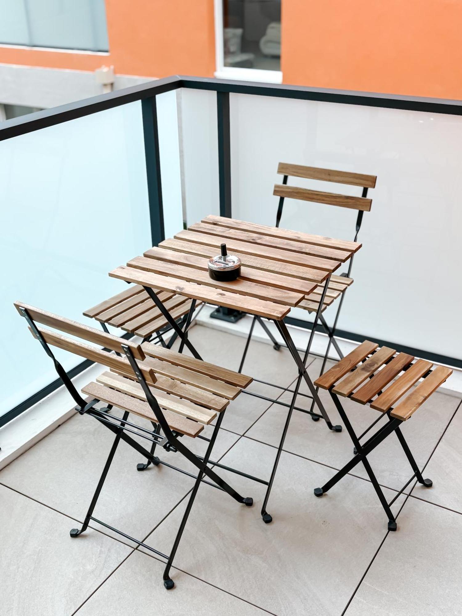 Aya - Renovated Air-conditioned Duplex With Garden Apartment