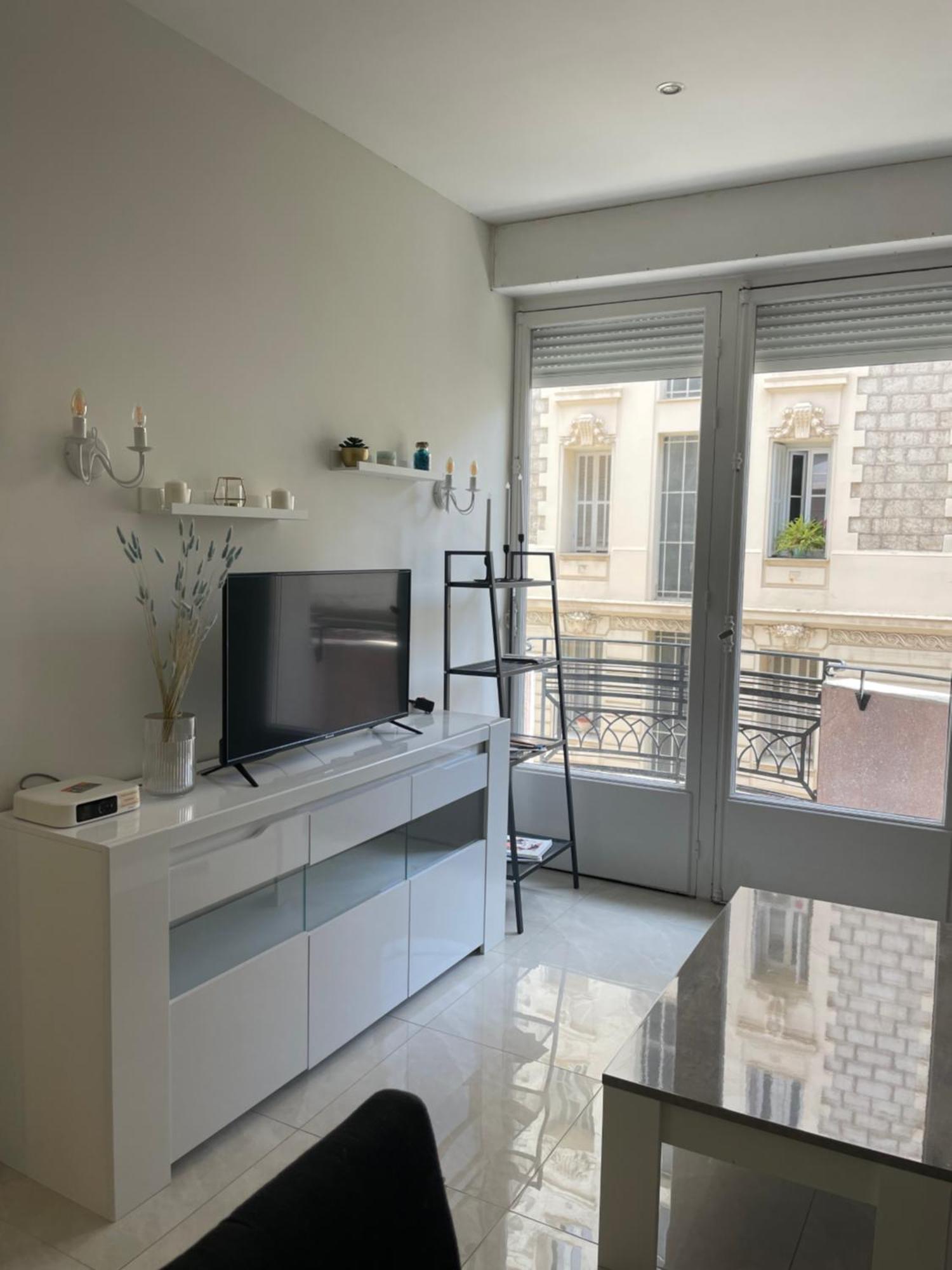 новая 3-комнатная на 2й линии от моря. Apartment *