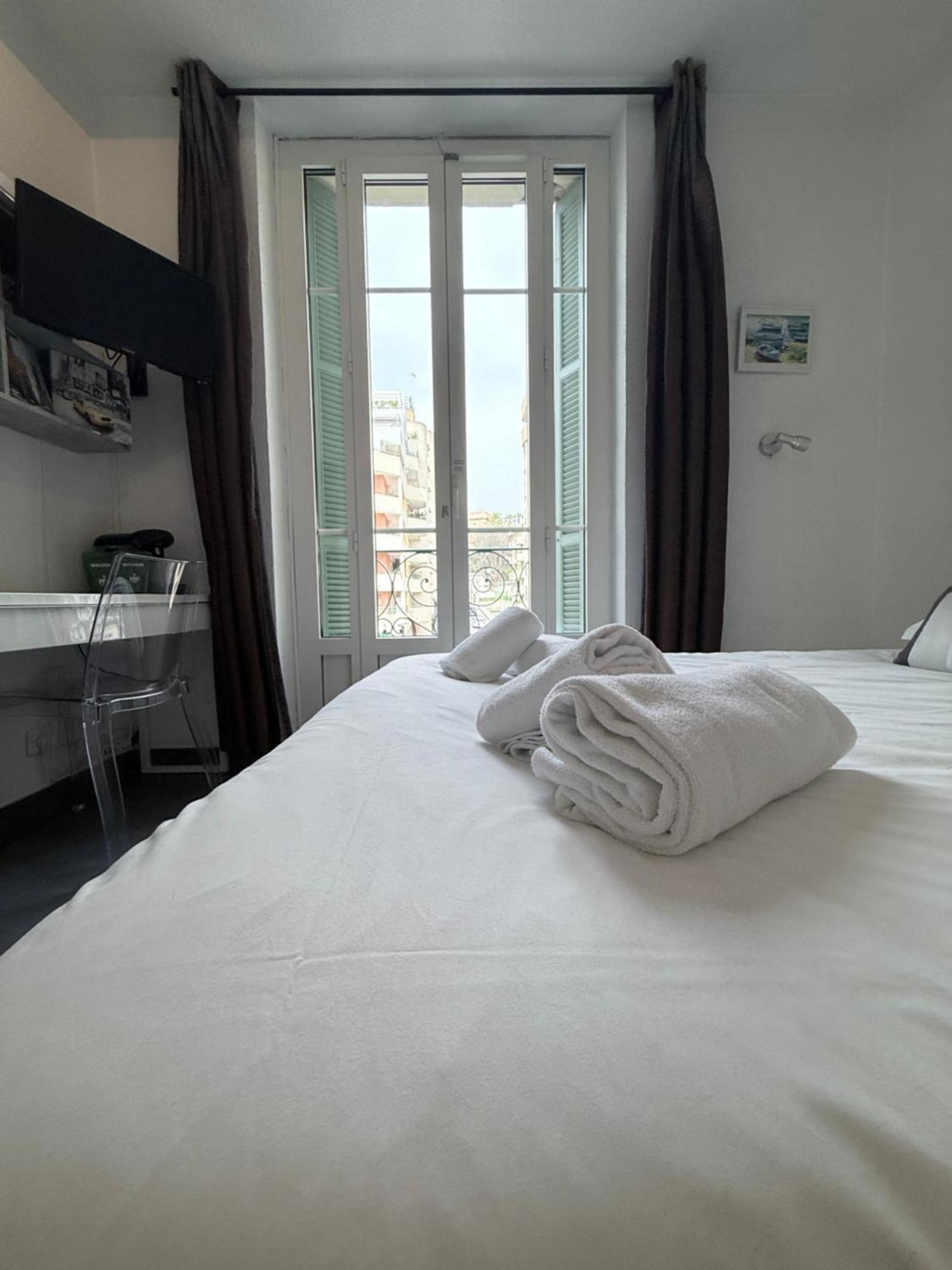 Avec Balcon- - Tram - Aeroport Apartment *