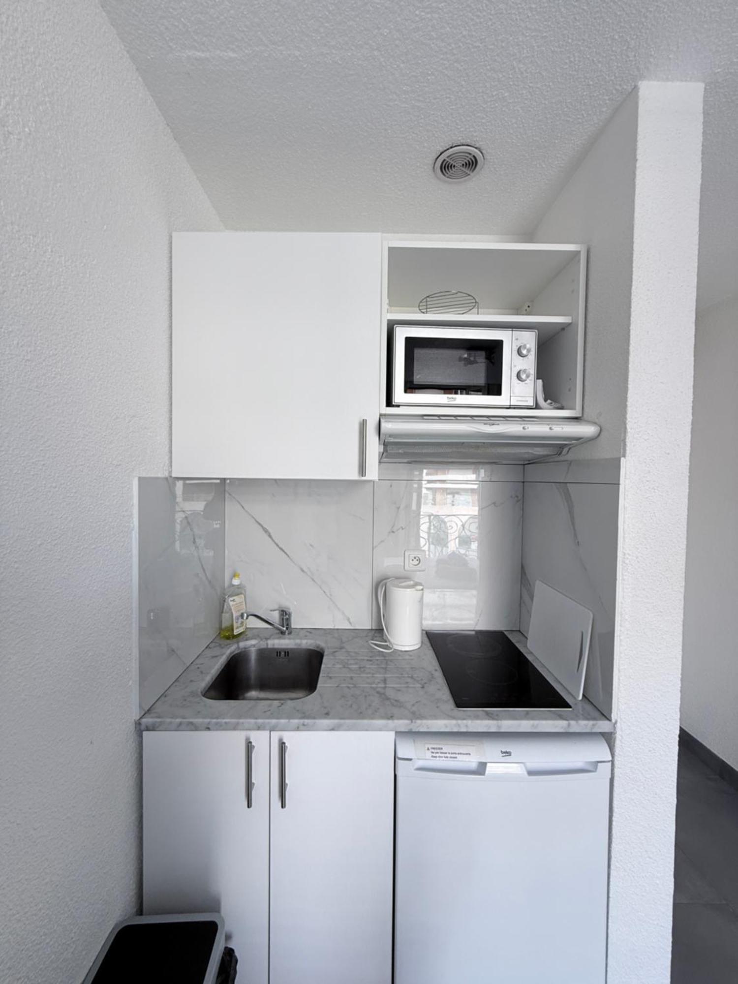 Avec Balcon- - Tram - Aeroport *