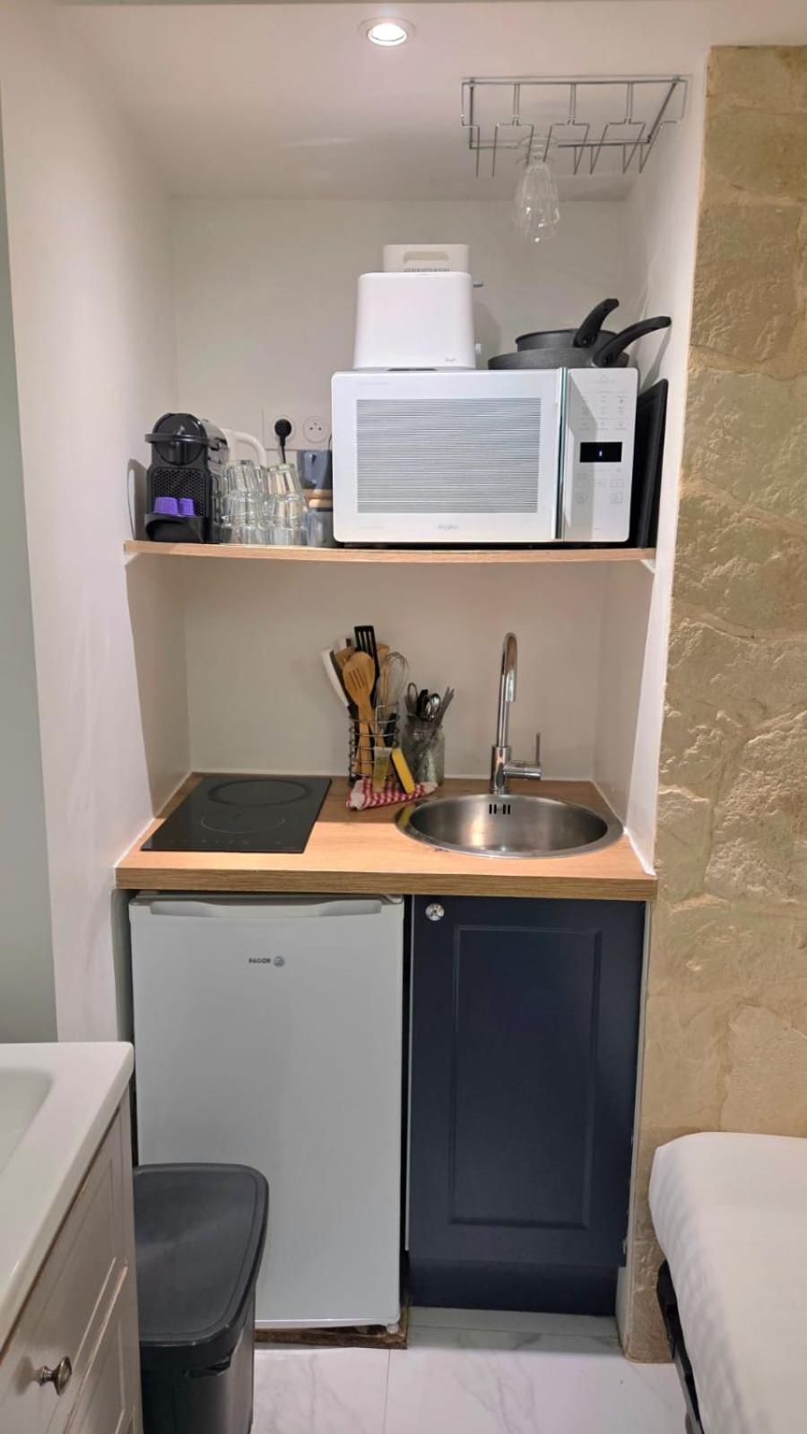 Compact & Charmant, à 2 Min De La Apartment Nice