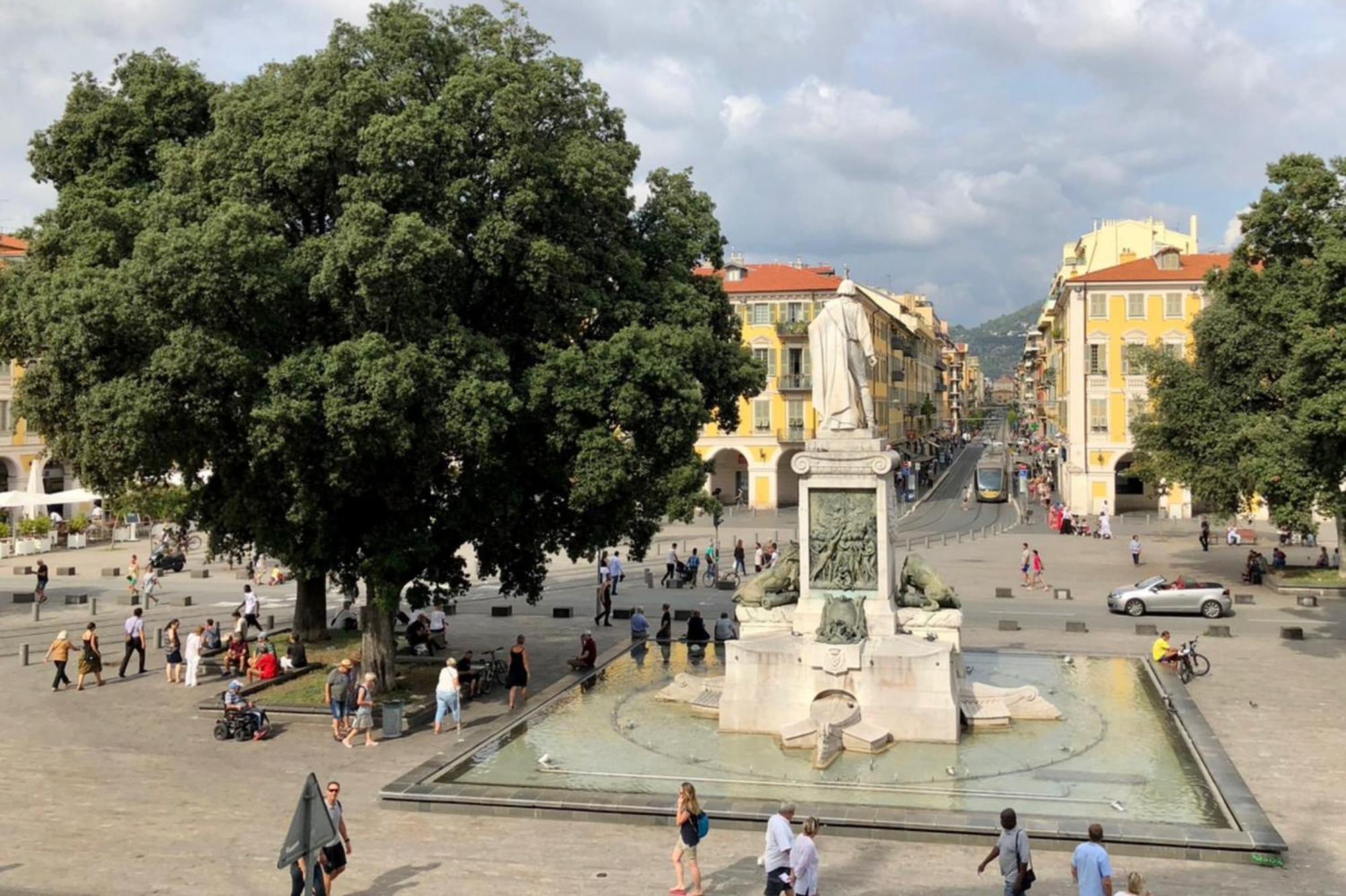 Apartment Beautiful 85m Near The Historic Center Nice