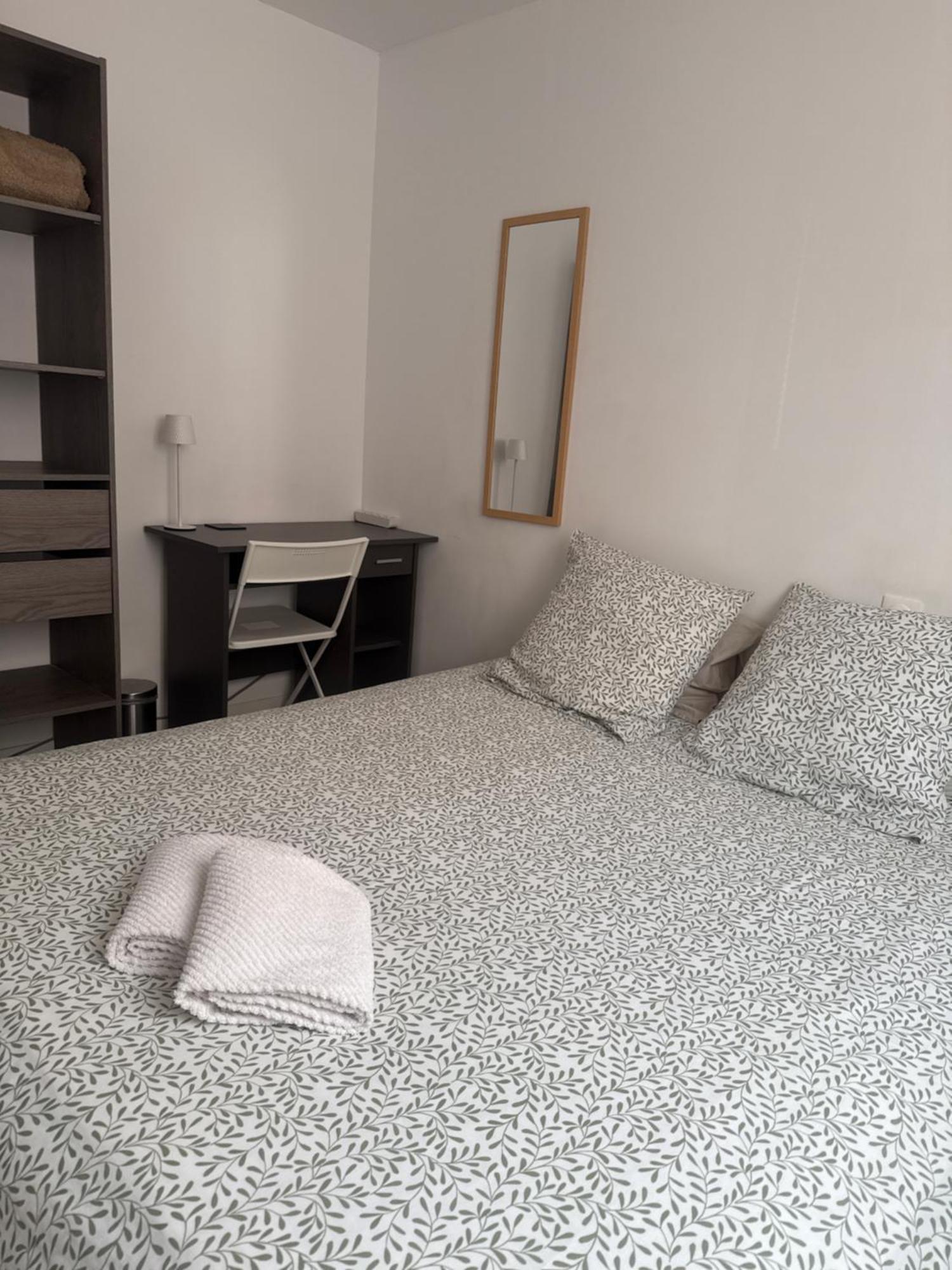 Location In Private Security With Free Parking, 1 Minute From Tramway, 9 Minutes From The Center, Accessible Transports Homestay *