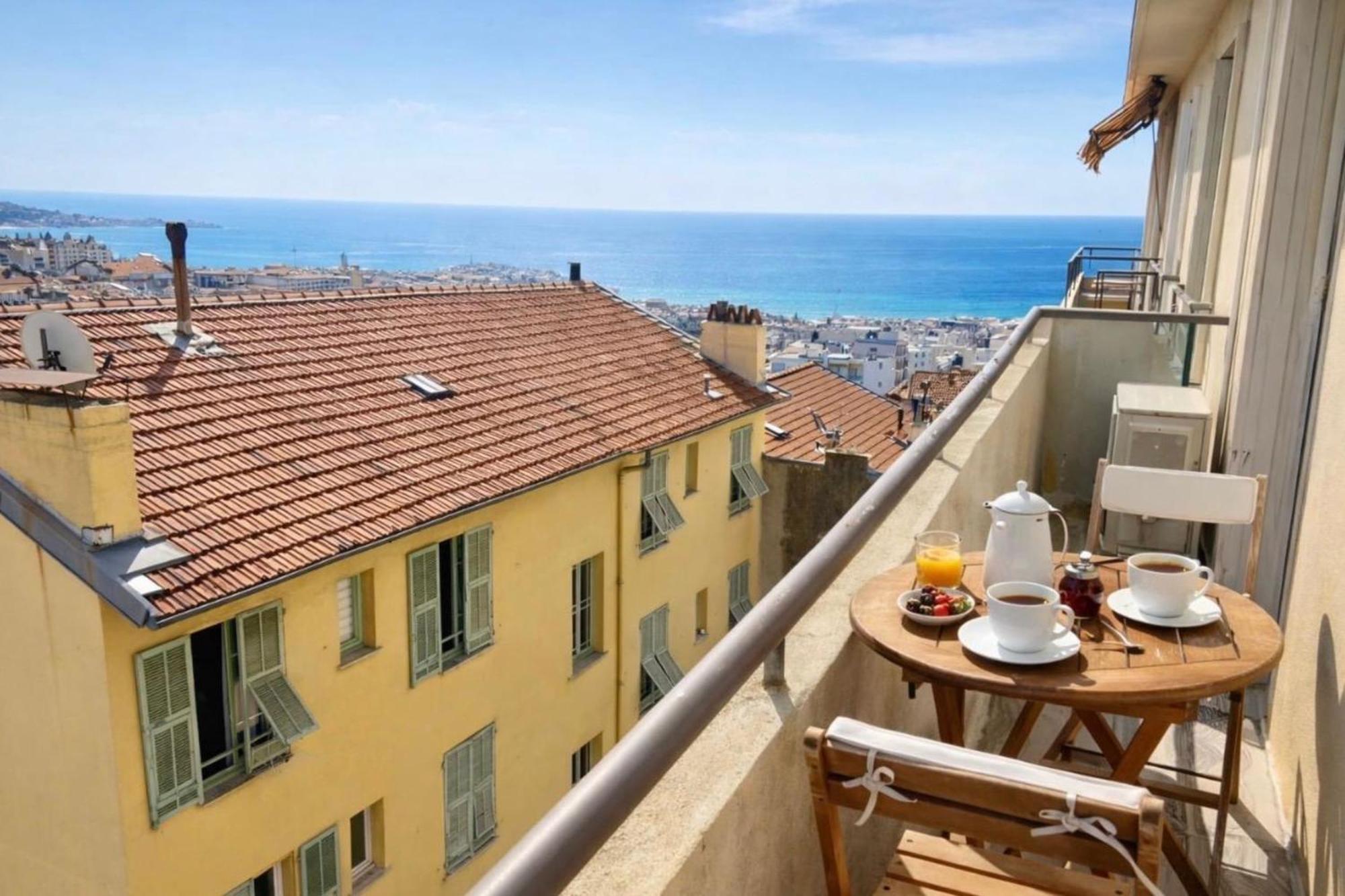 Beautiful View Walking Distance From The Center Apartment