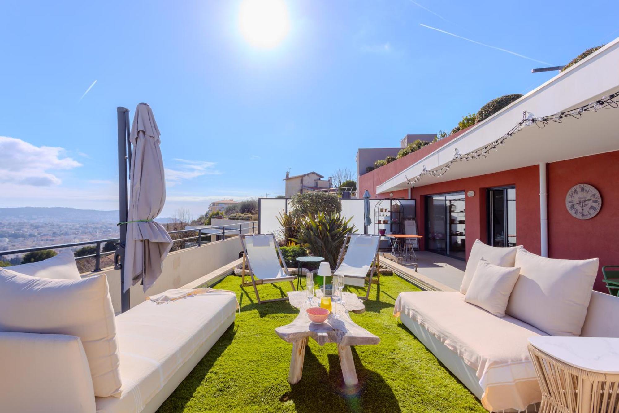 Hill A Terrasse 130m2, Vue Panoramique, Piscine, Parking Prive, Climatisation, Wifi *