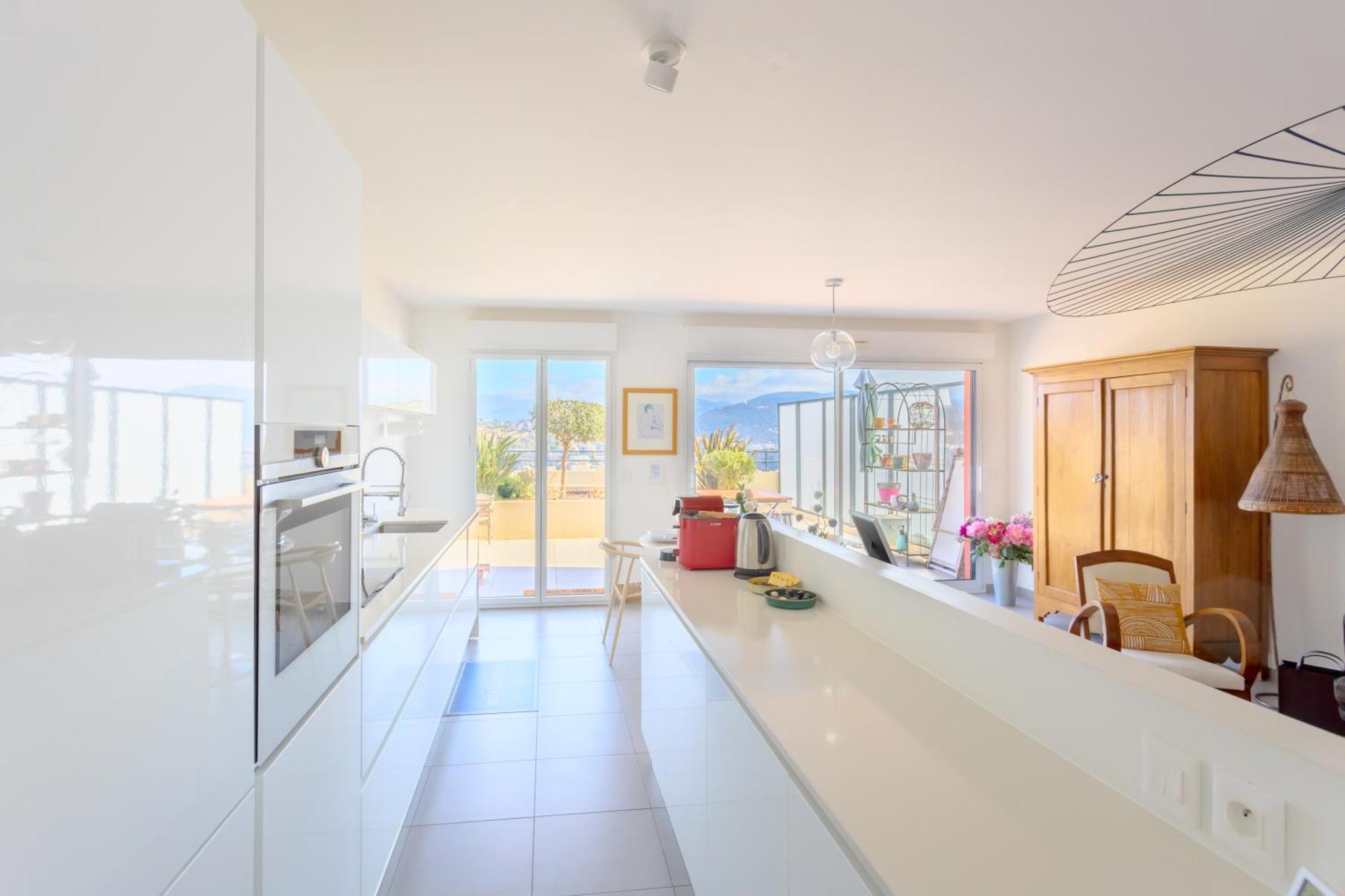 Hill A Terrasse 130m2, Vue Panoramique, Piscine, Parking Prive, Climatisation, Wifi *