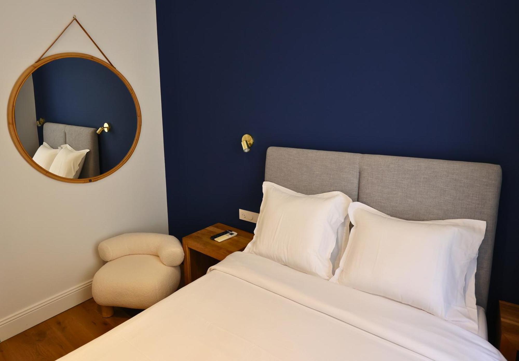 Hotel De La Mer 2*