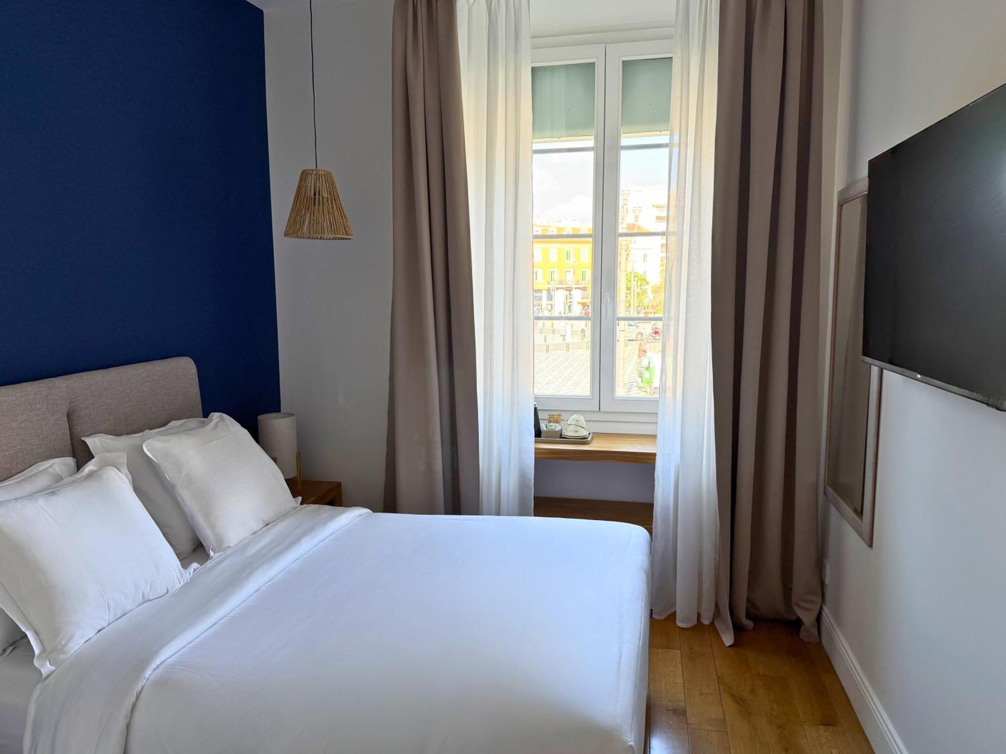 Hotel De La Mer