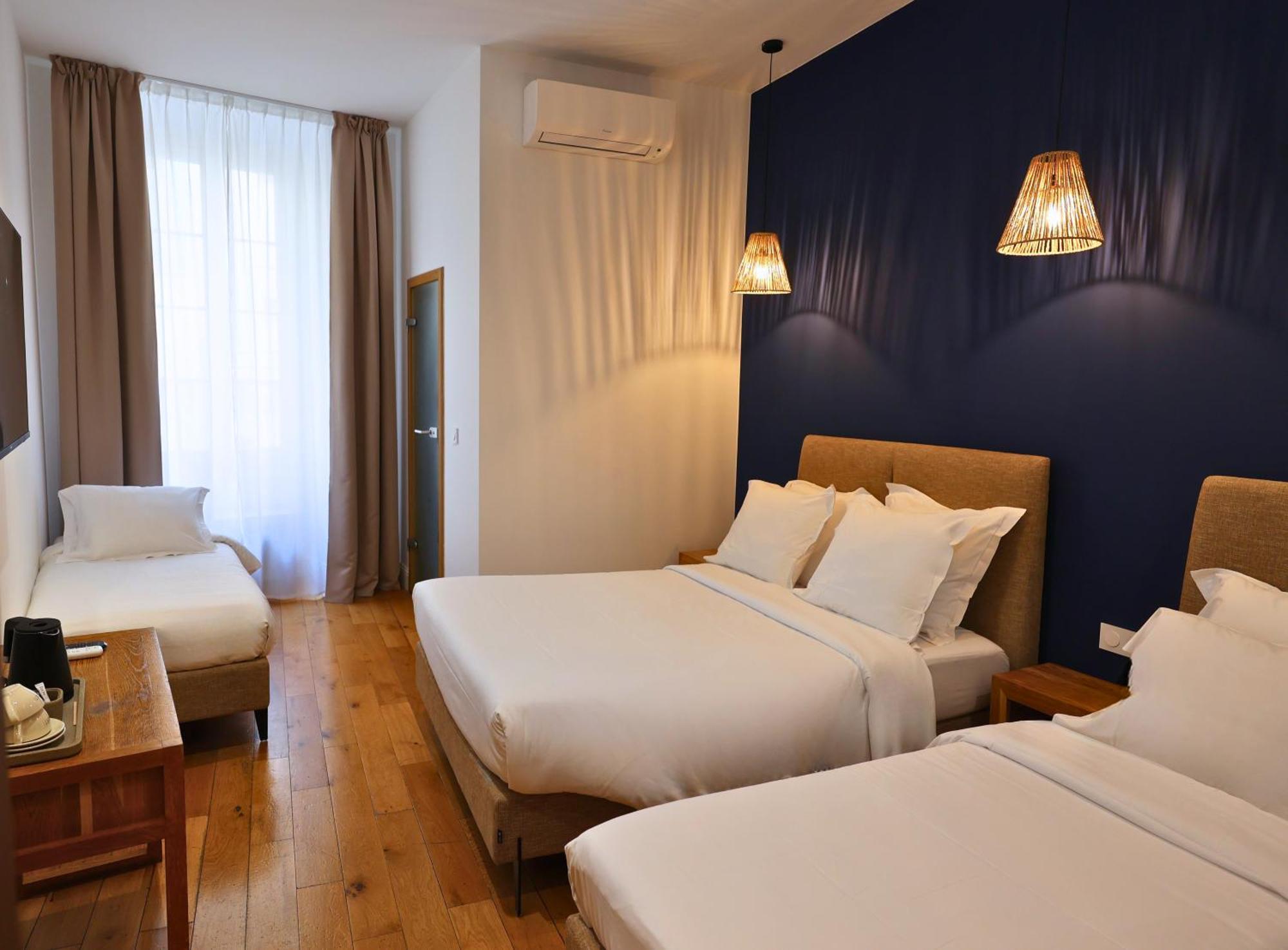 Hotel De La Mer 2*