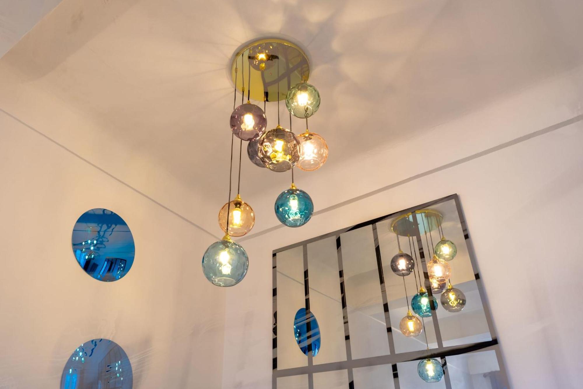 06a3 - Lovely In The Heart Of Old Apartment *