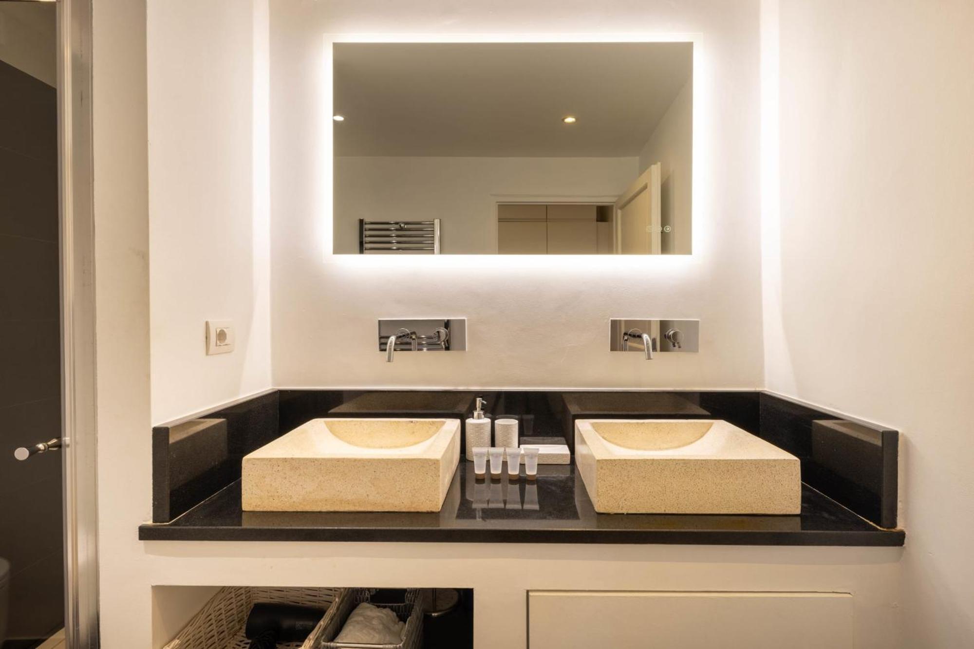 Apartment 06a3 - Lovely In The Heart Of Old *