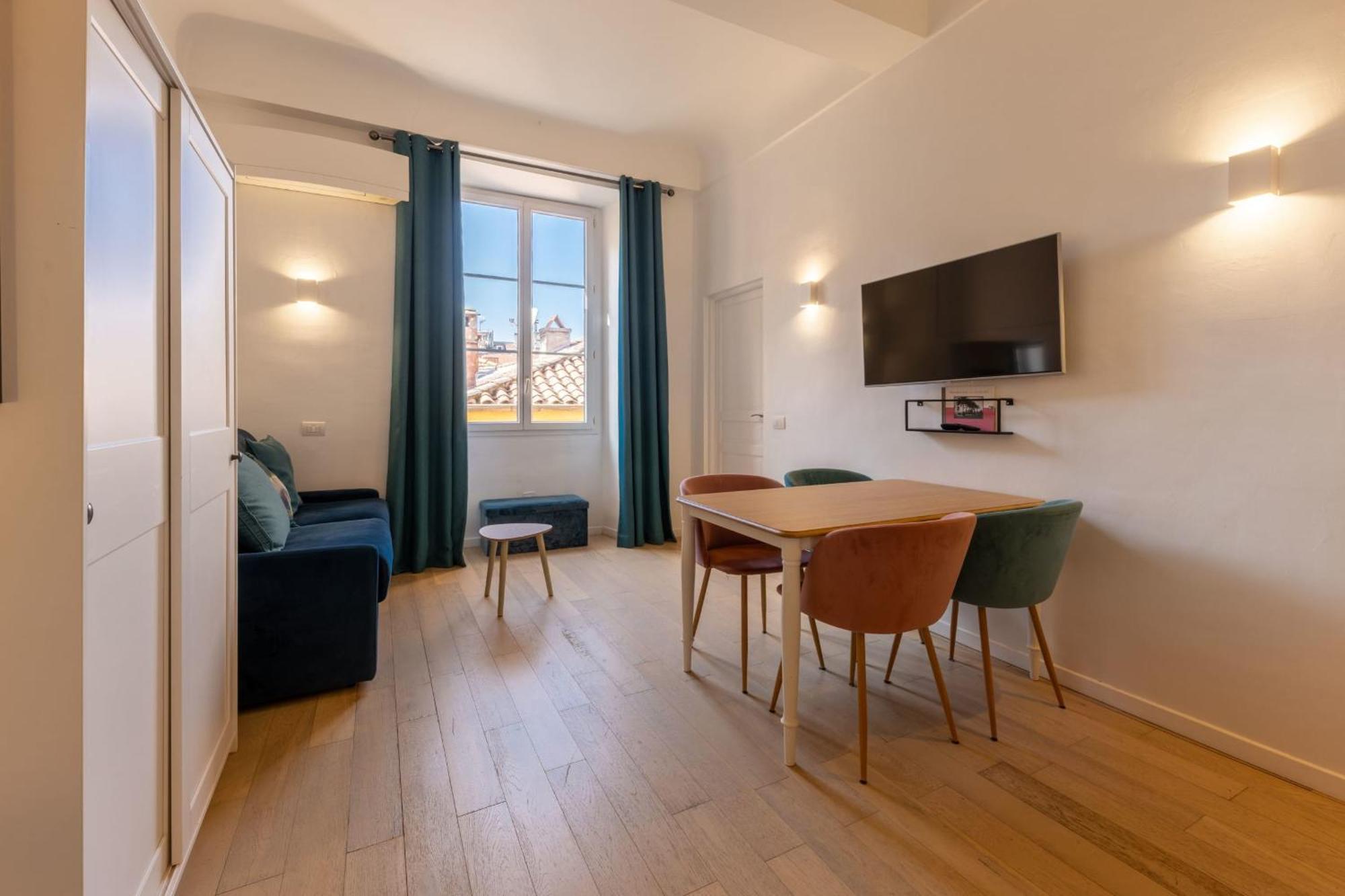 06a3 - Lovely In The Heart Of Old Nice