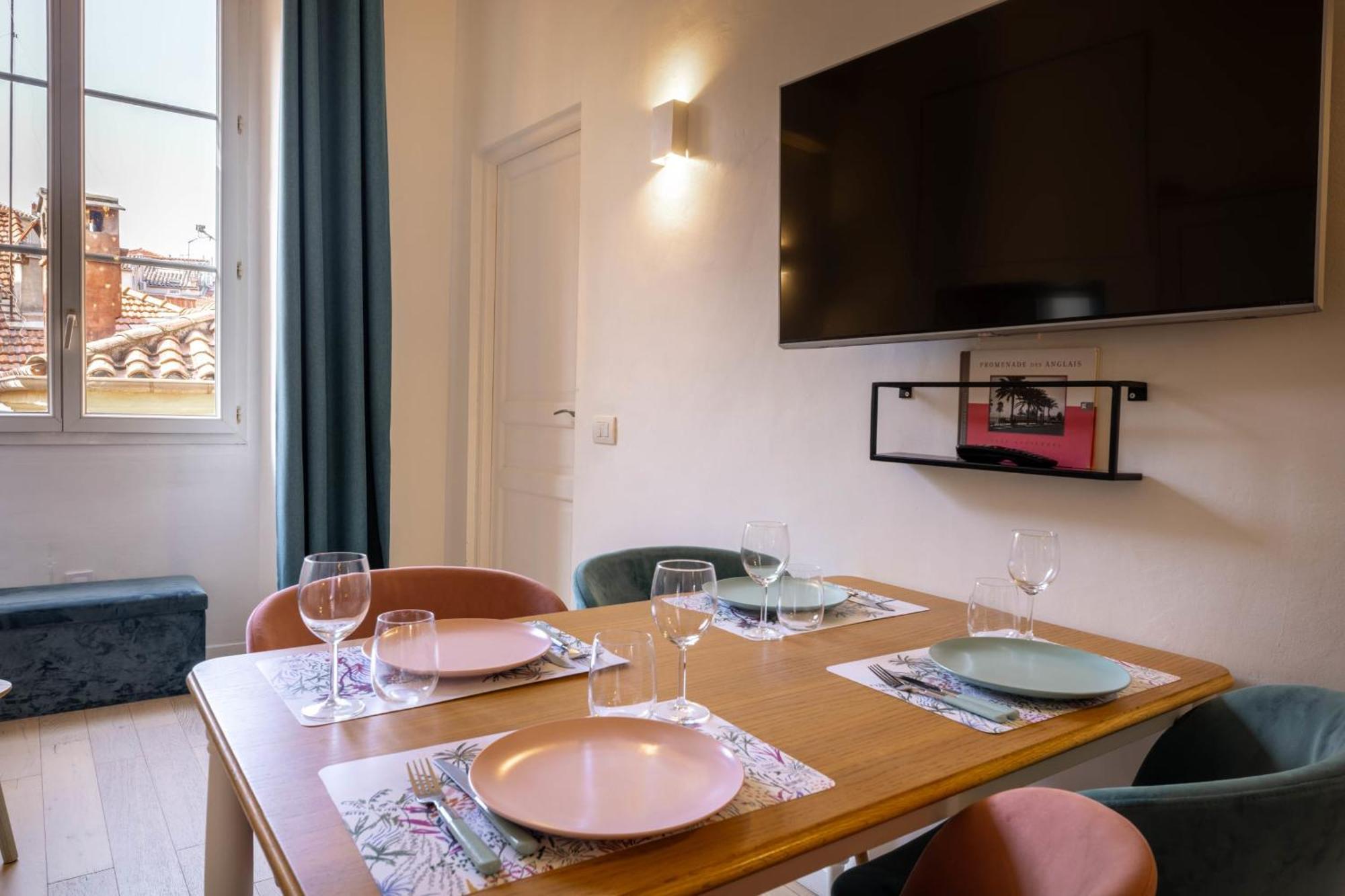 06a3 - Lovely In The Heart Of Old * Nice