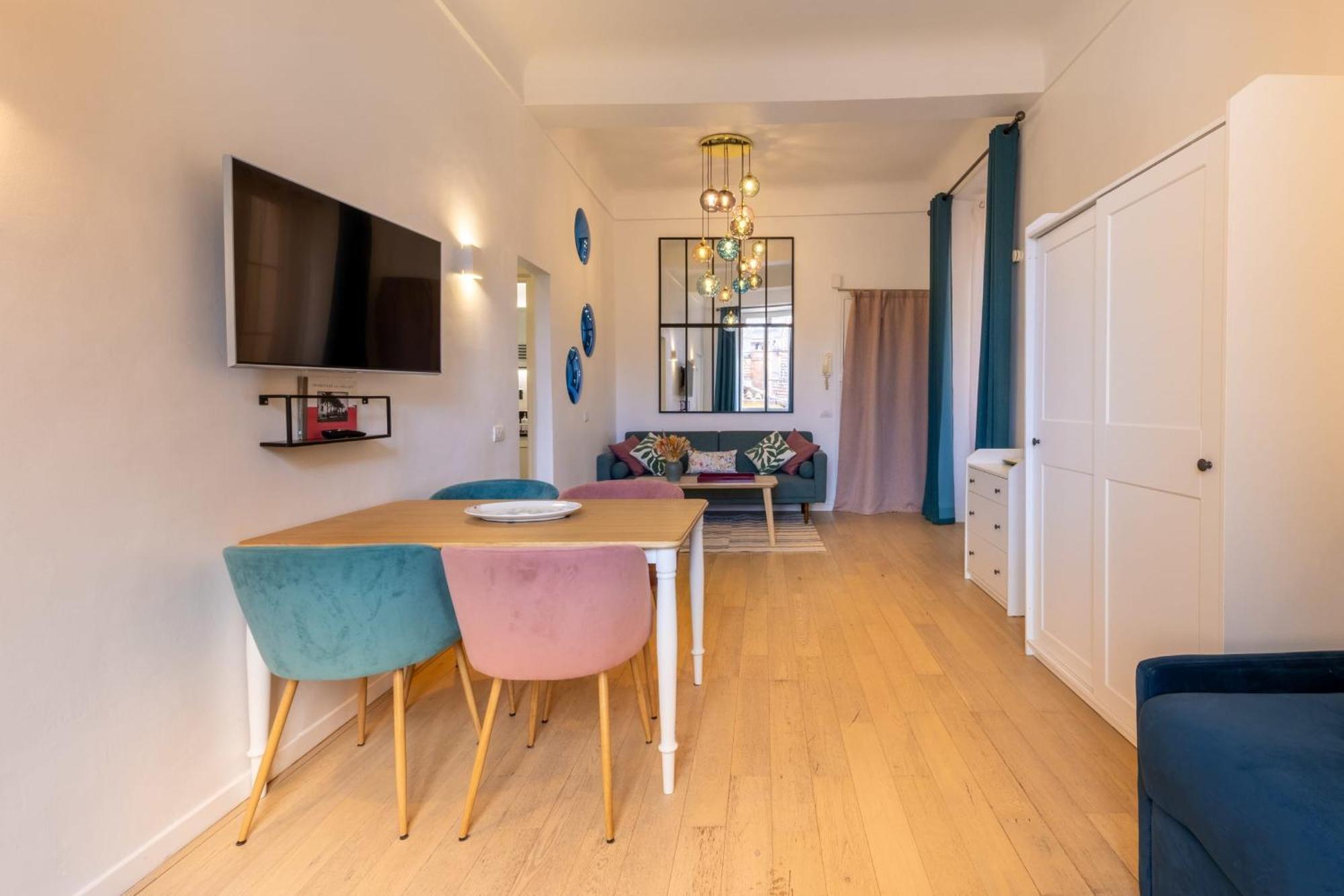 Apartment 06a3 - Lovely In The Heart Of Old