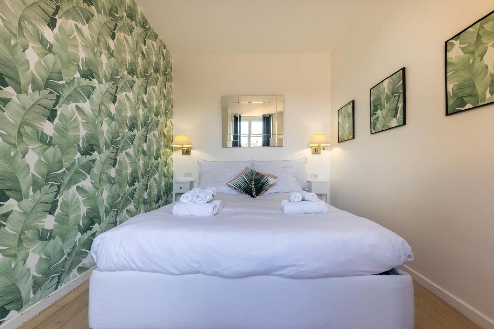 06a3 - Lovely In The Heart Of Old *