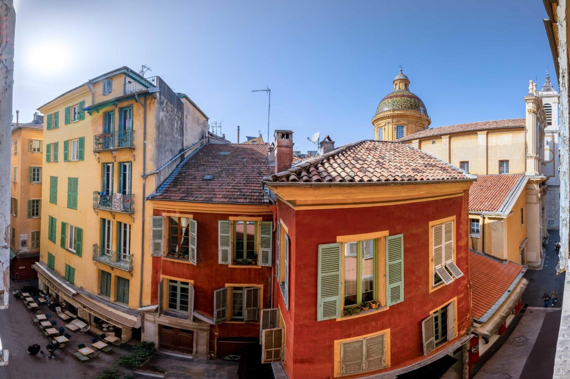 06a3 - Lovely In The Heart Of Old Nice