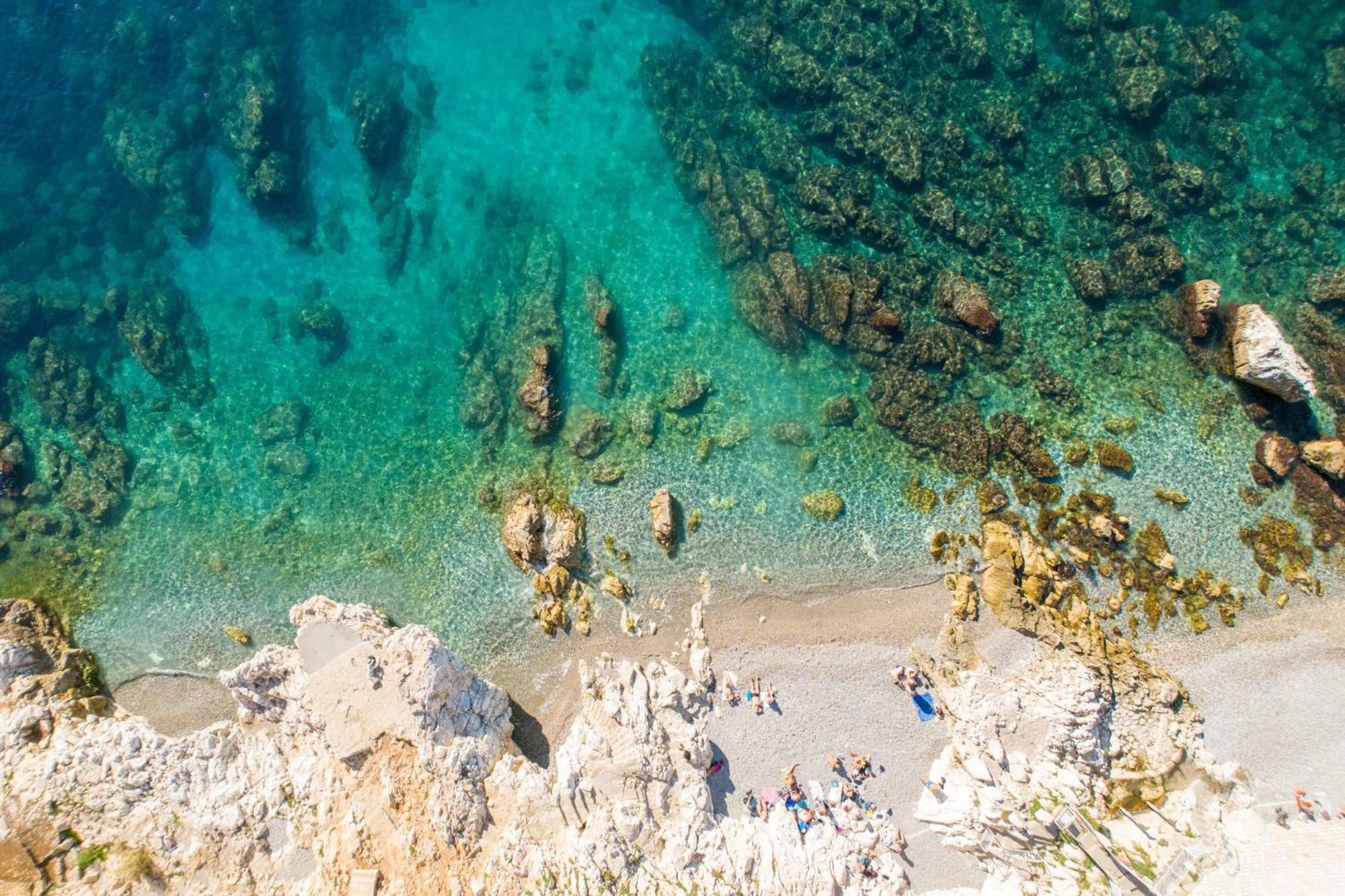 06a3 - Lovely In The Heart Of Old Nice