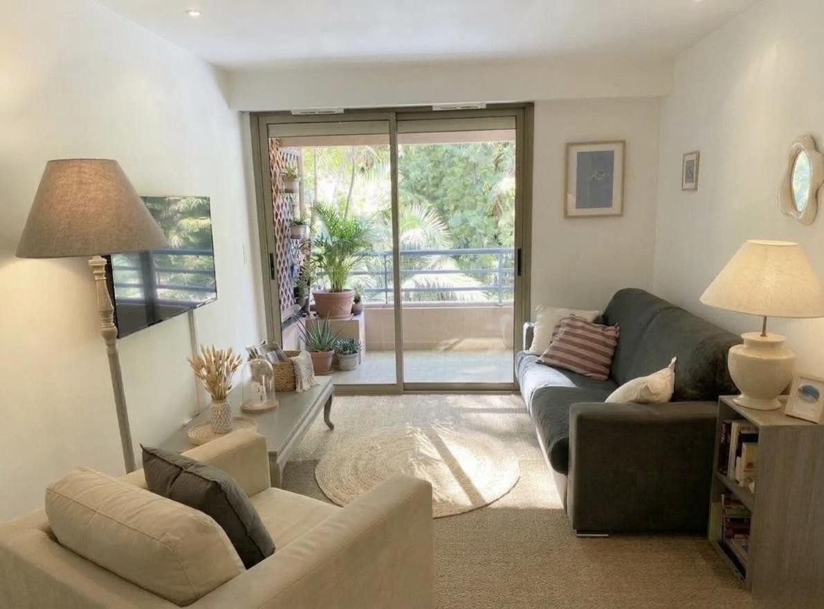 Apartment With Terrace Near & Center *