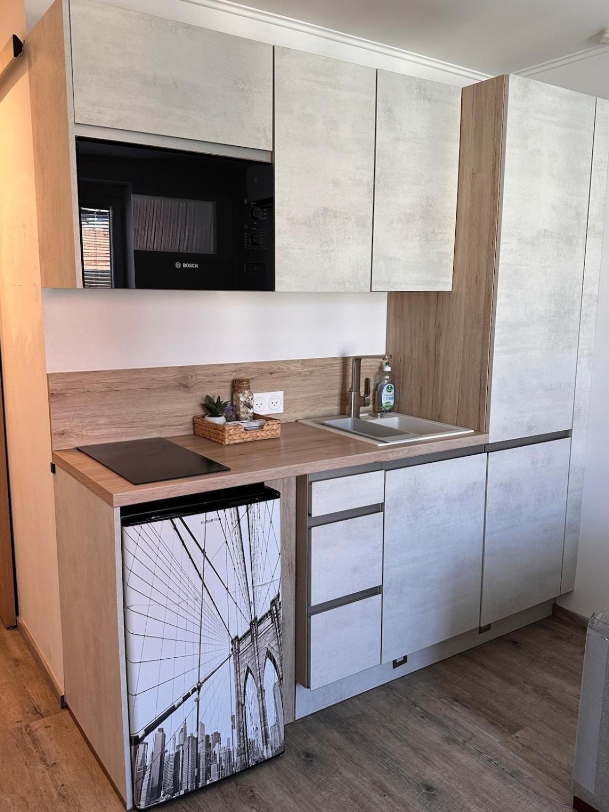 Bright Renovated Steps From Massena 5min Ac Netflix * Nice