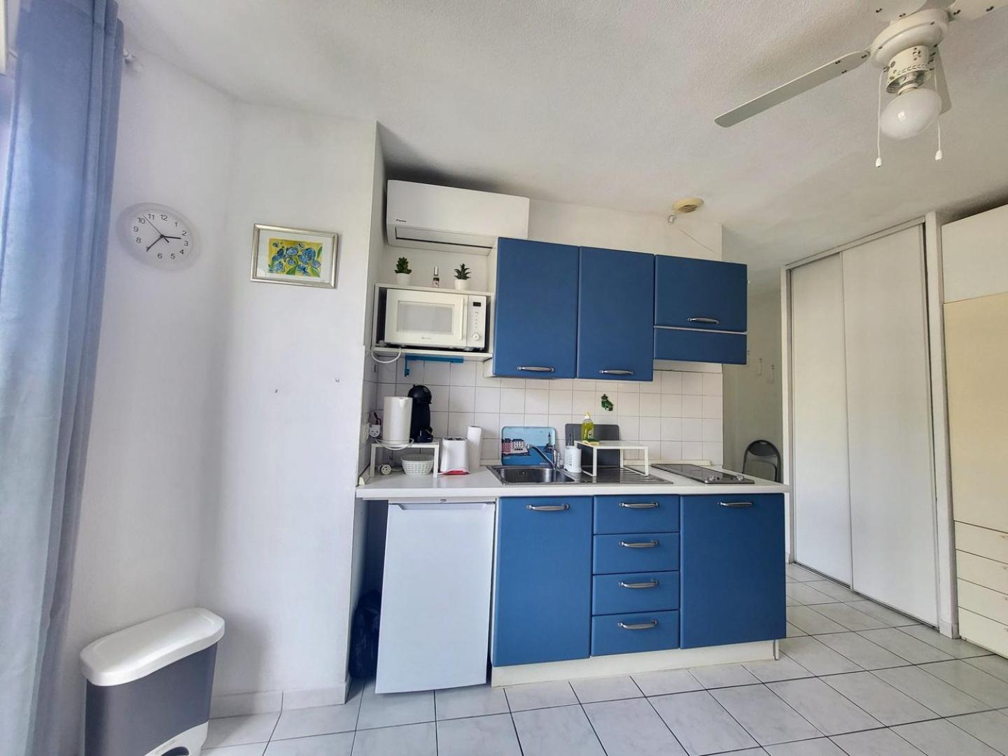 Valery Close To Prom Des Ideal For 2 Ac Apartment *