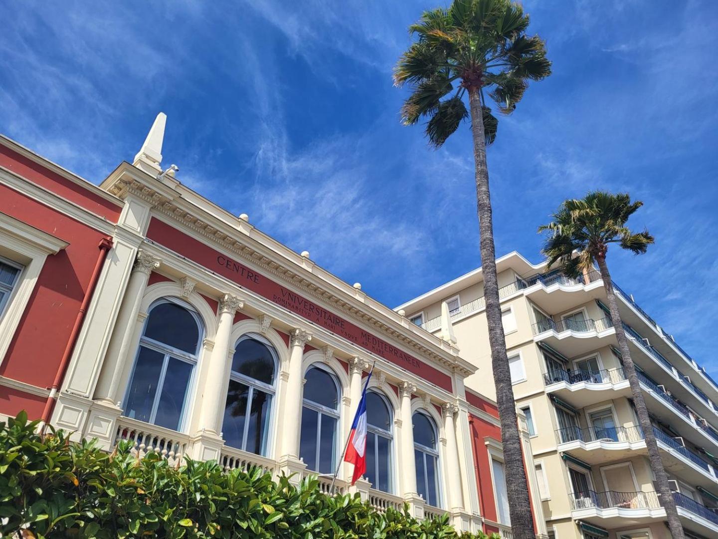 Apartment Valery Close To Prom Des Ideal For 2 Ac *