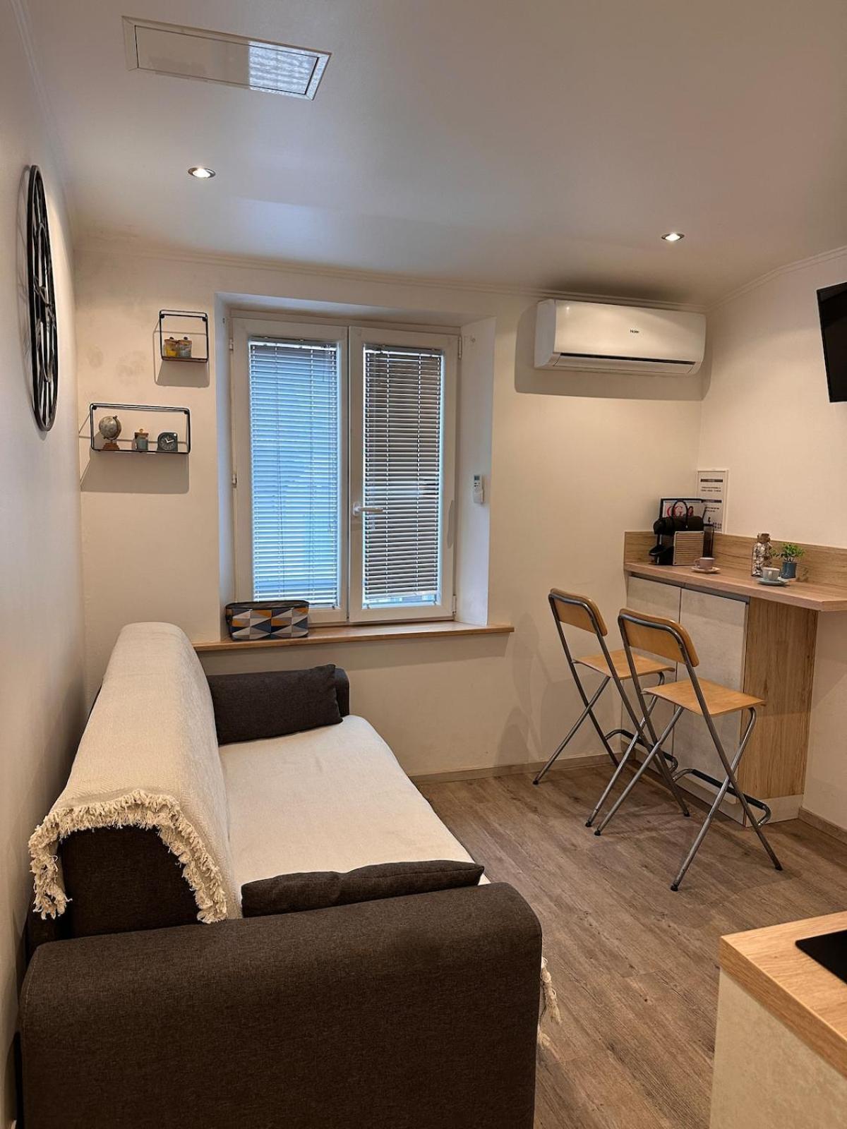 Bright Ac Prime Location Place Massena Steps From Apartment *