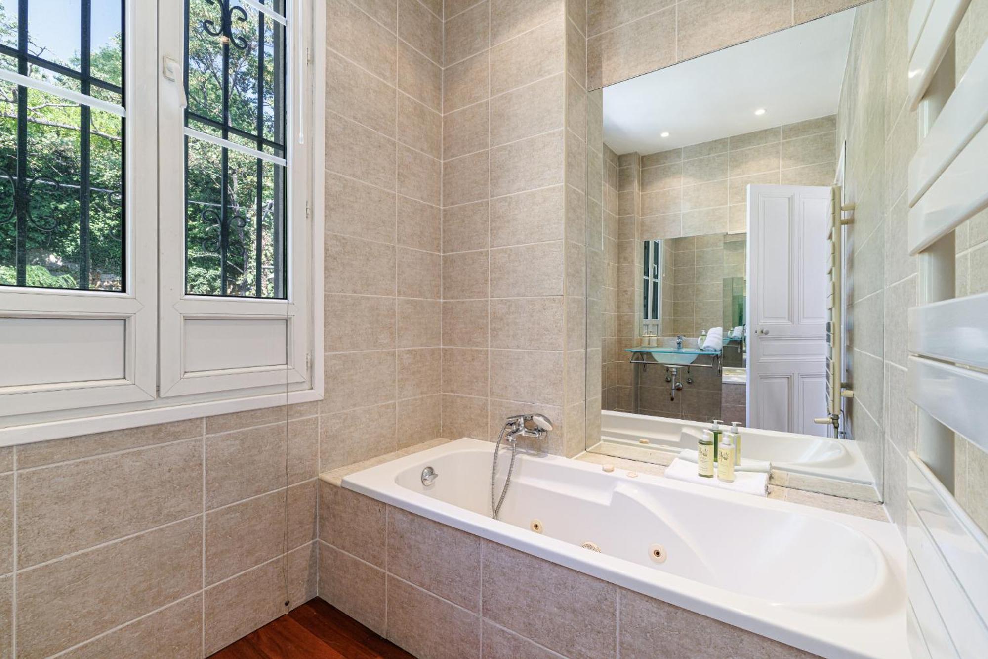 Open View Terrace - Wide 2 Bdr Quiet Area