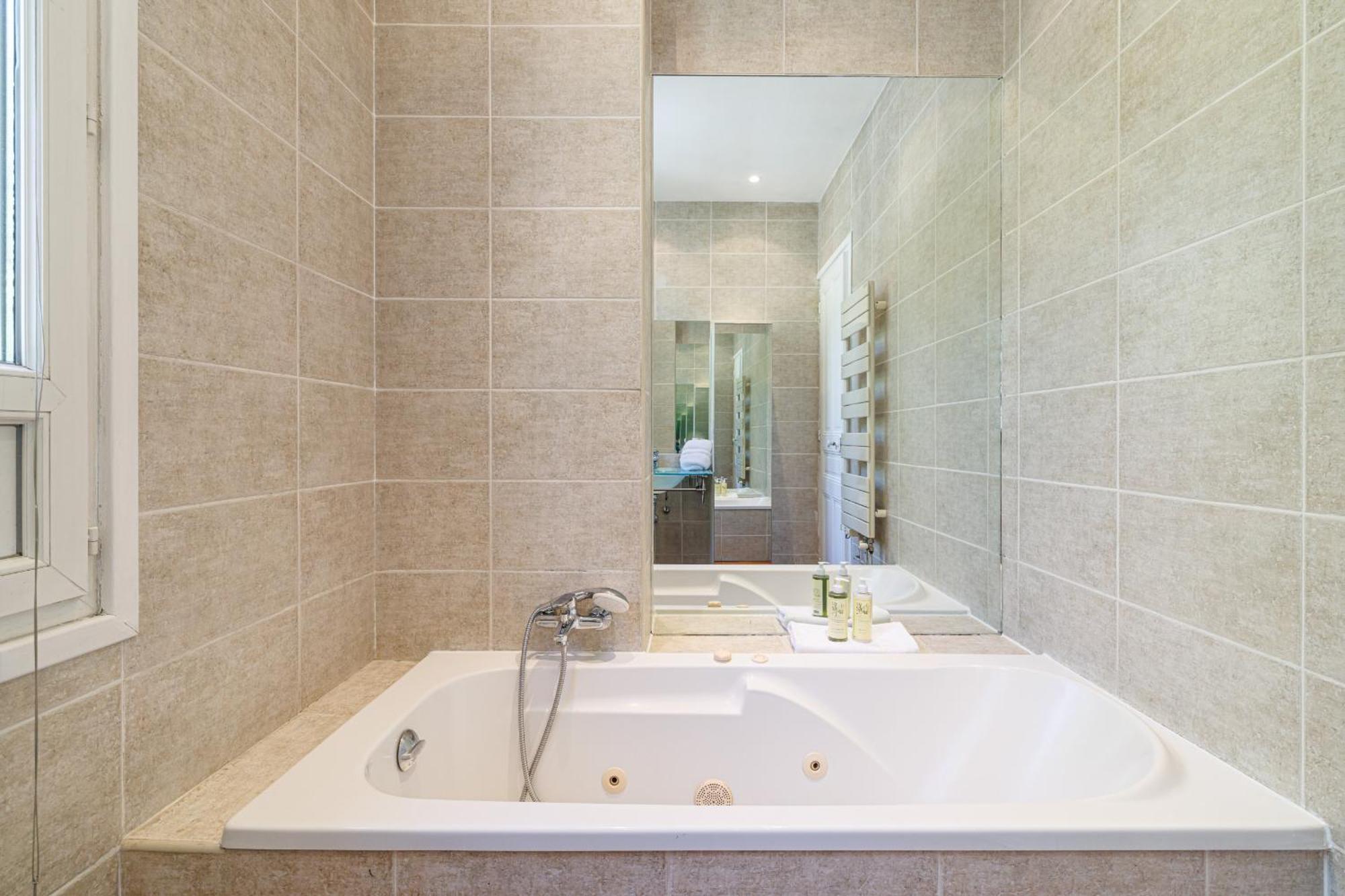 Open View Terrace - Wide 2 Bdr Quiet Area Apartment