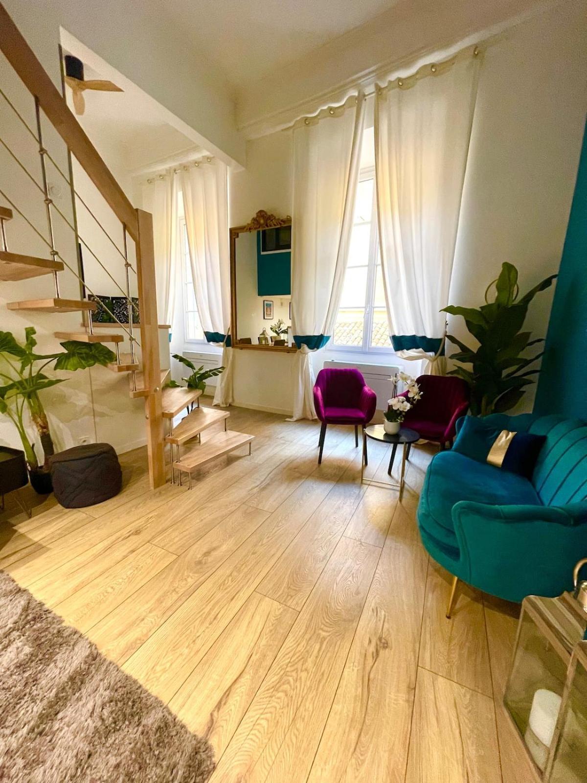 Charming Spacious Duplex Vieux Nice, 6 People *