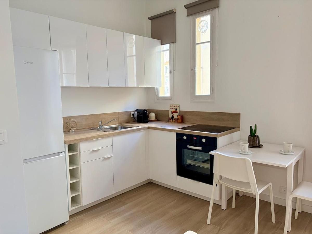 Avec Balcon - Centre-ville & A 2 Min Apartment Nice