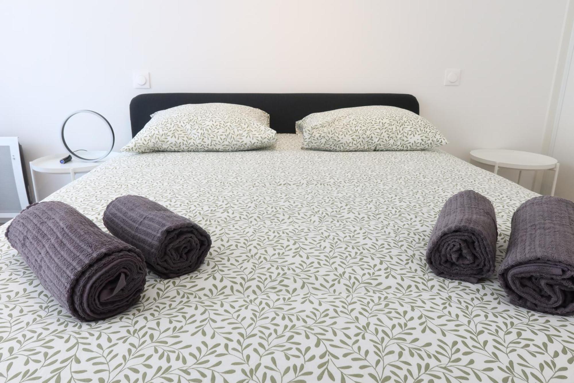 Time - Chic With Sunny Terrace, Port Apartment Nice