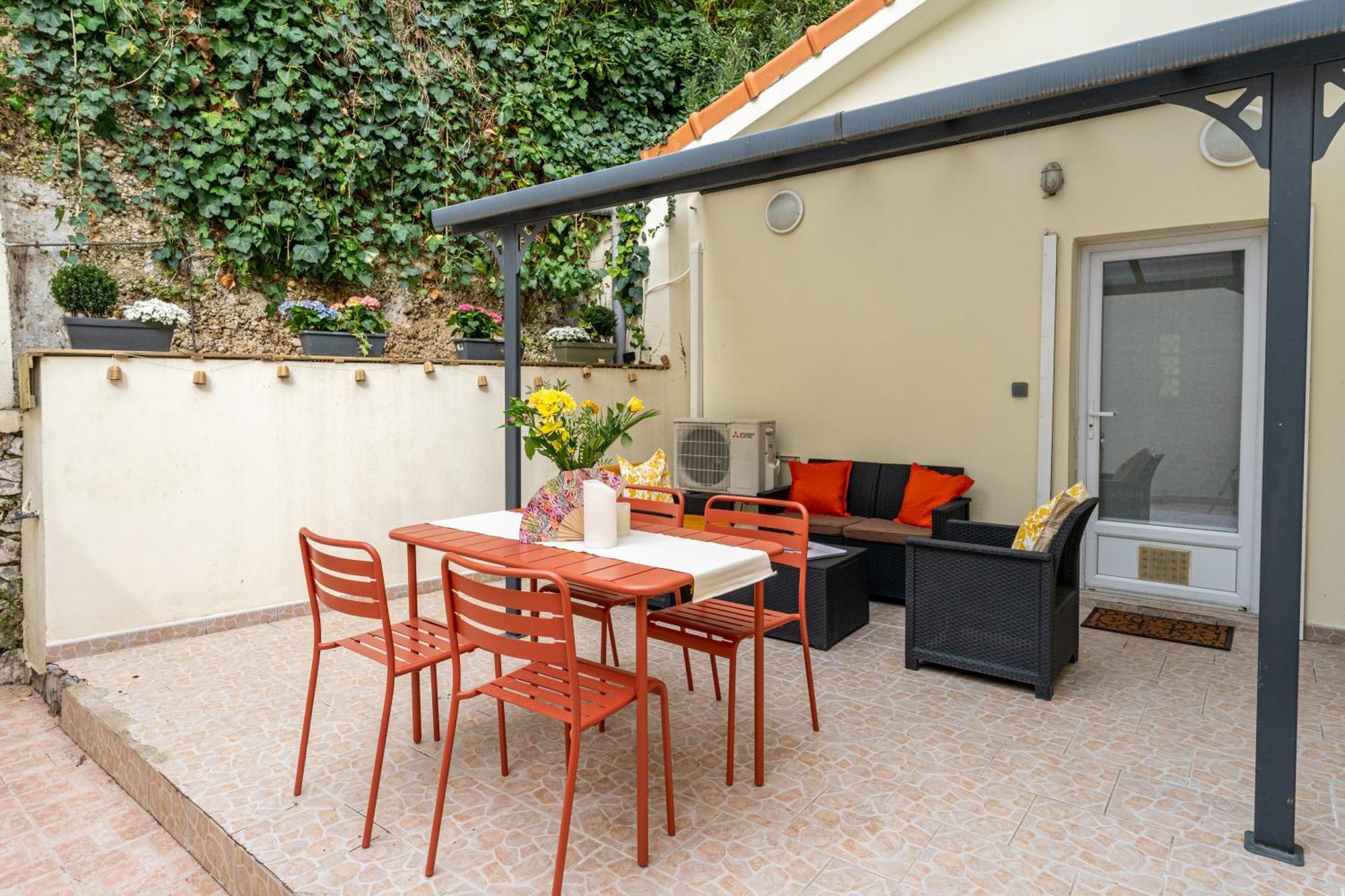 Appartement Ecrin Au Calme, Terrasse&parking, Nice