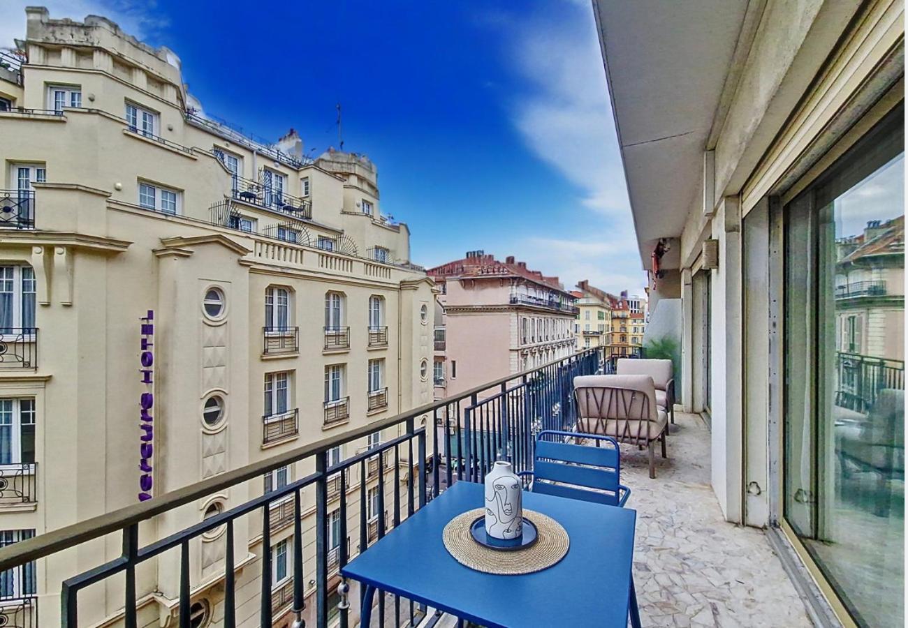 Nestor&jeeves - Le Victoria - - Terrace