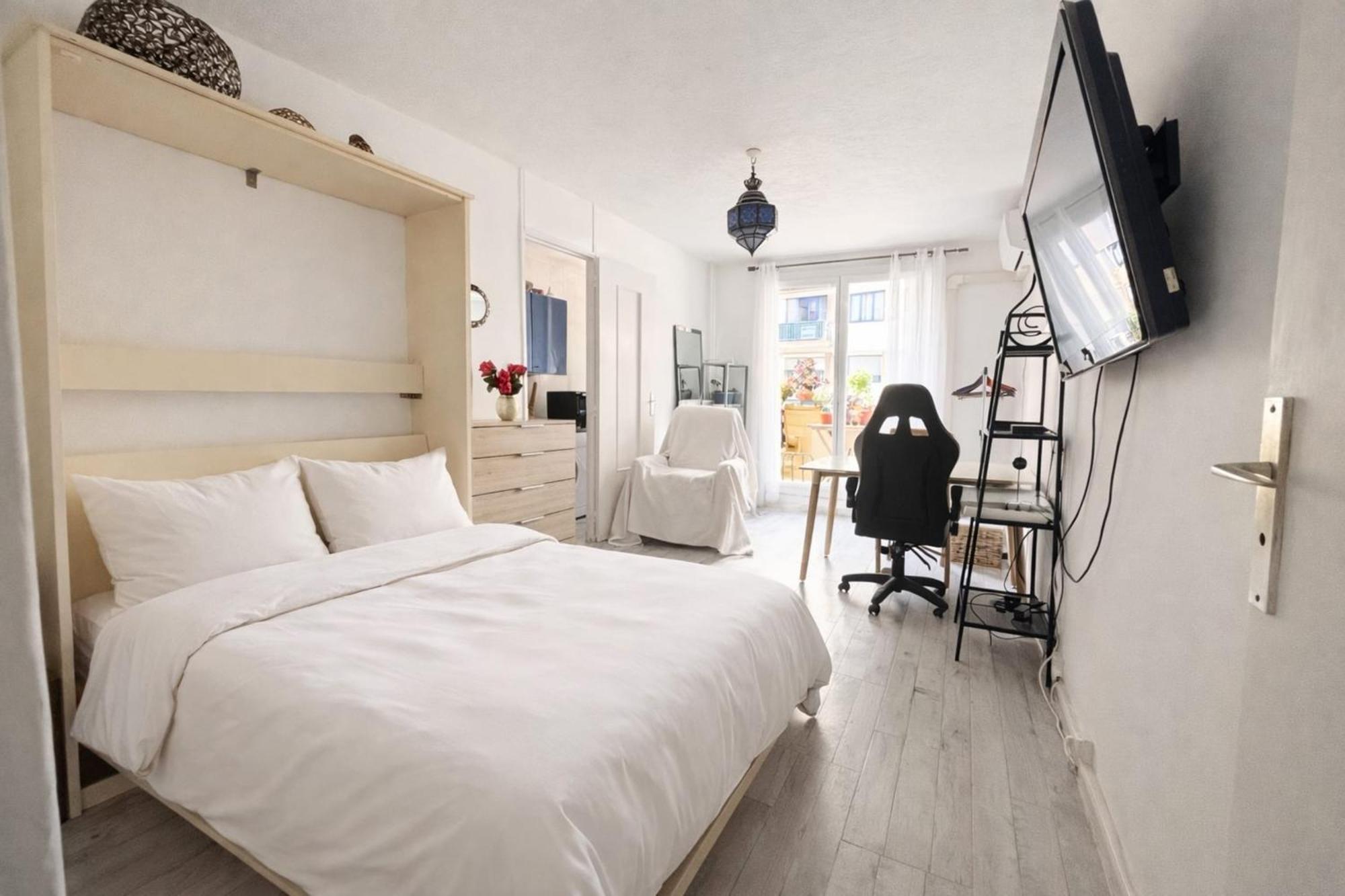 Bright Sea-view Balcony Getaway Apartment Nice