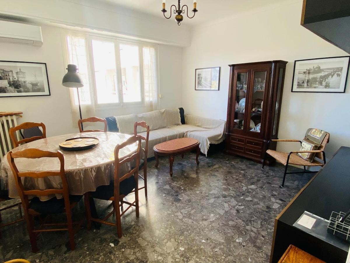 Center 2 Bedrooms Balcony Air Conditioning * Nice