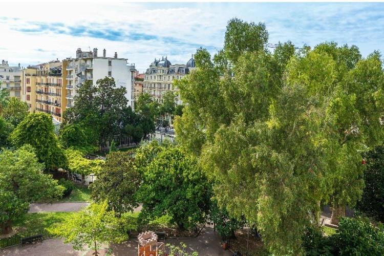 Apartment Center 2 Bedrooms Balcony Air Conditioning Nice