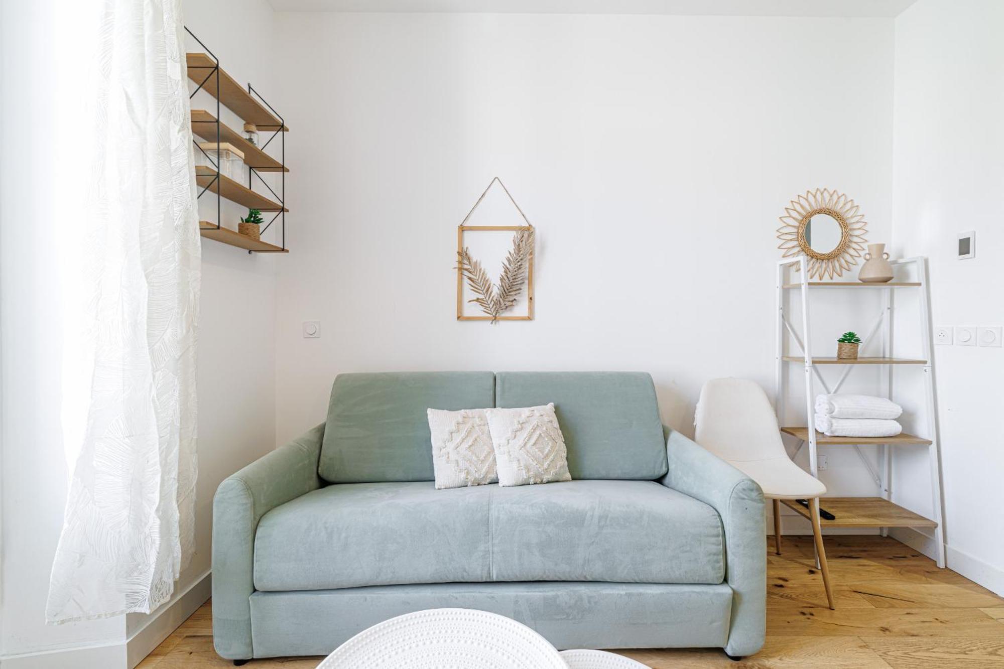 Charming Center 402 *