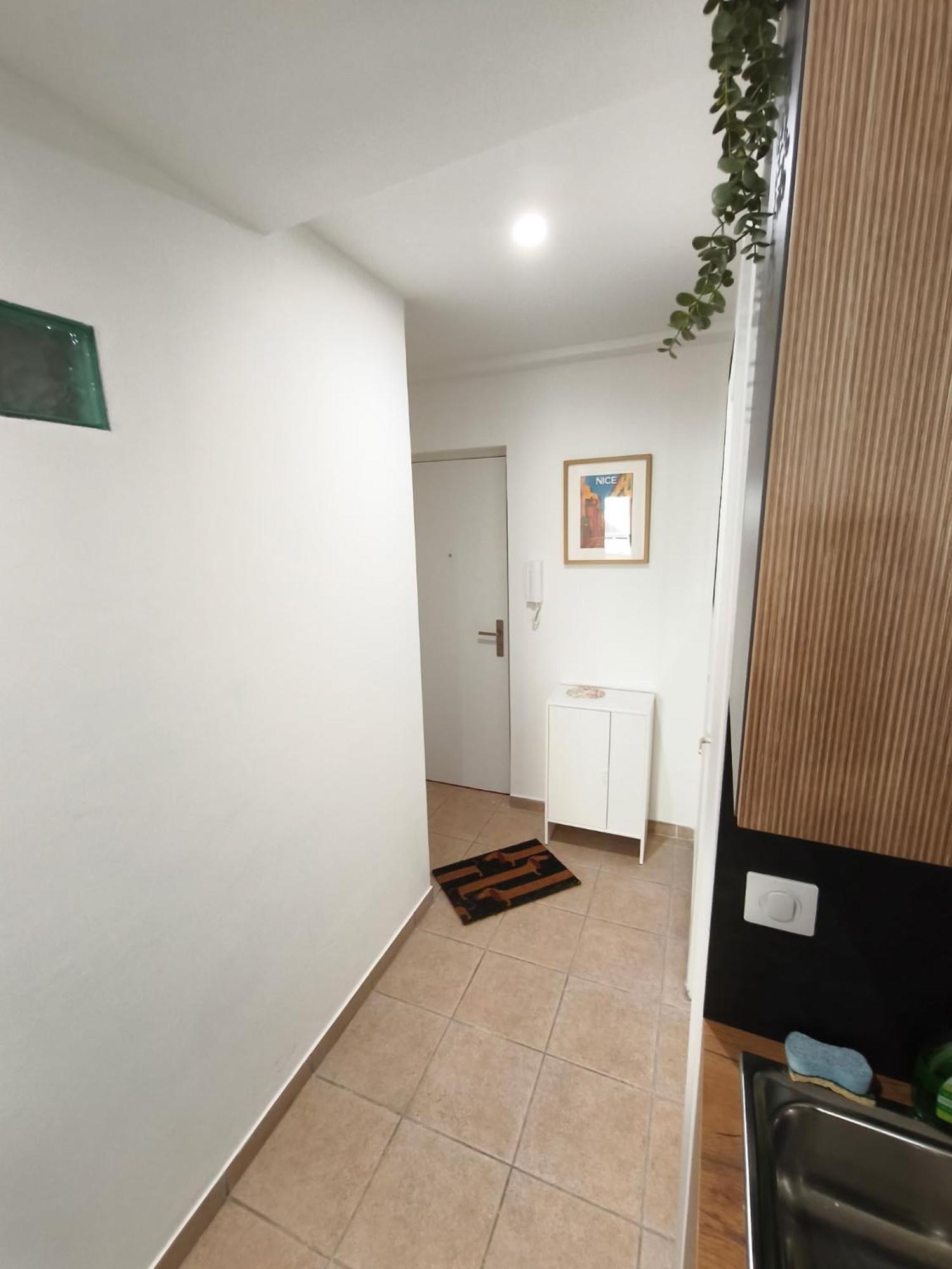 Cozy 50 M2 - Balcony & Air Conditioning! Heart Of Old Apartment