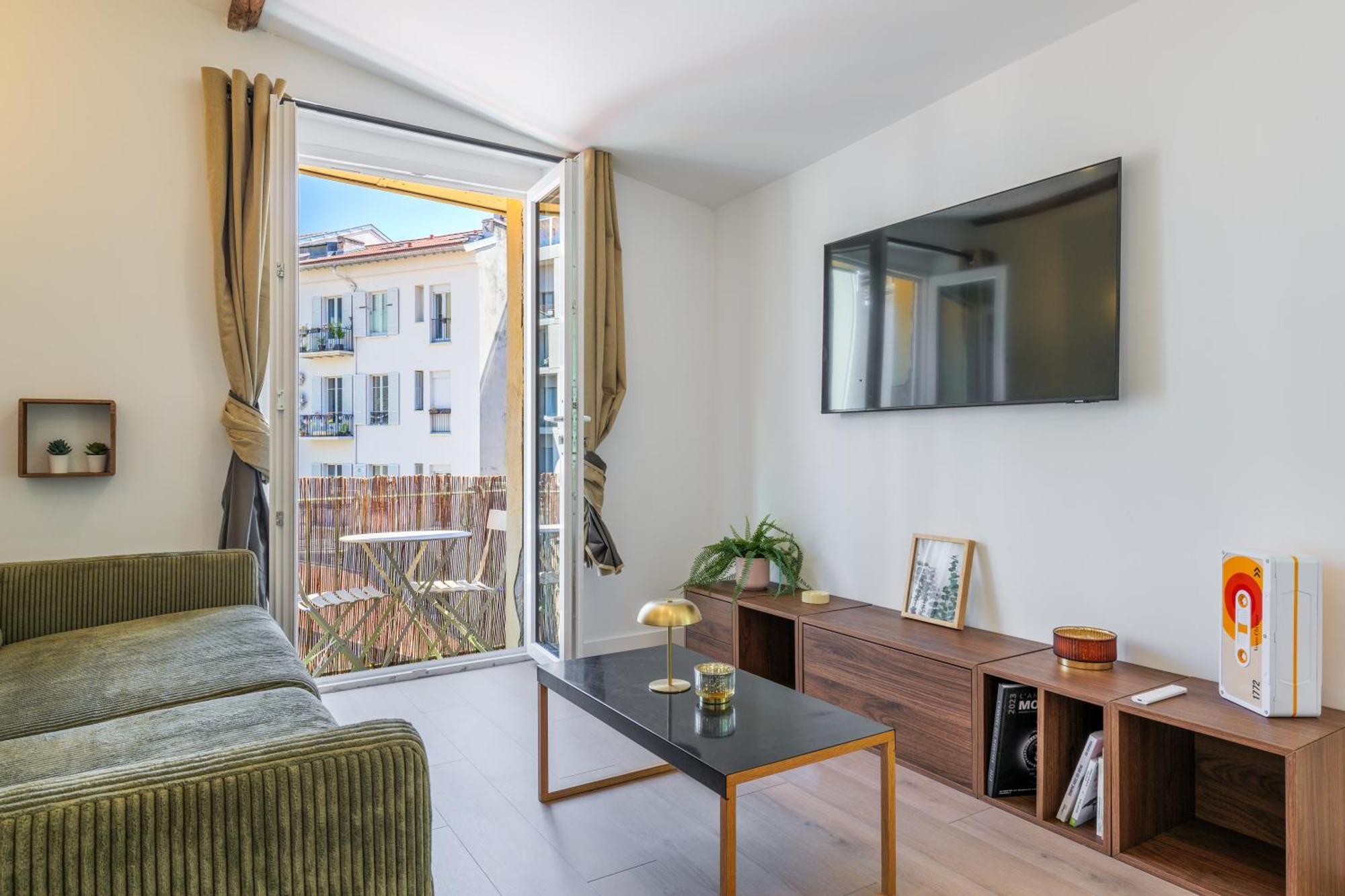 Bright 3 Close To Place Massena