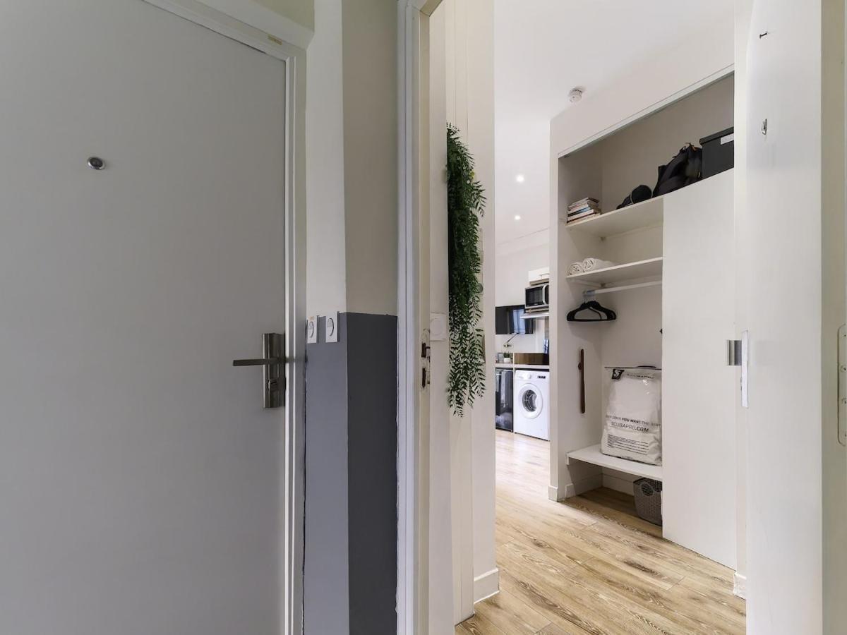 Promenade Des Anglais-2 Mins Walk To Beach- Charming Duplex -air Conditioning Wi-fi Apartment *