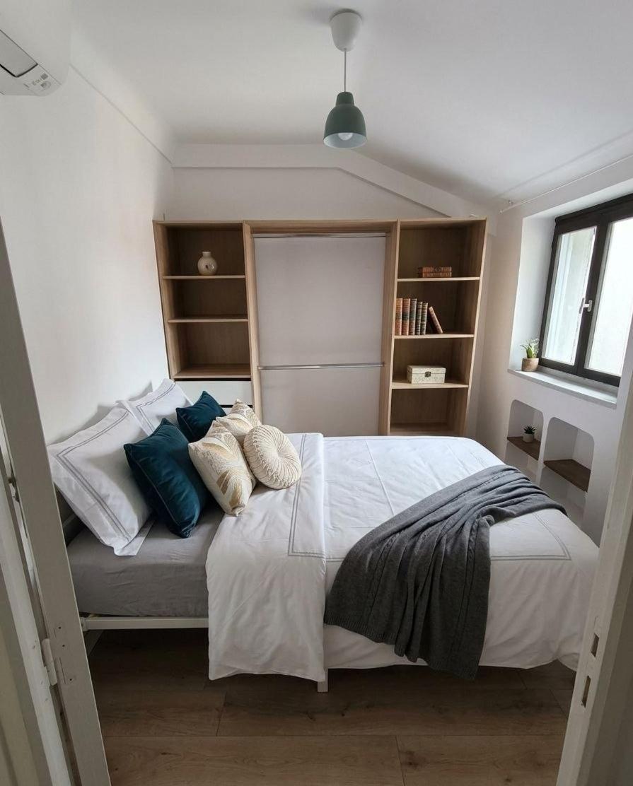 An In The Very Center Of The For 8 Guests Nearby Are A Tram Stop And Train Station * Nice