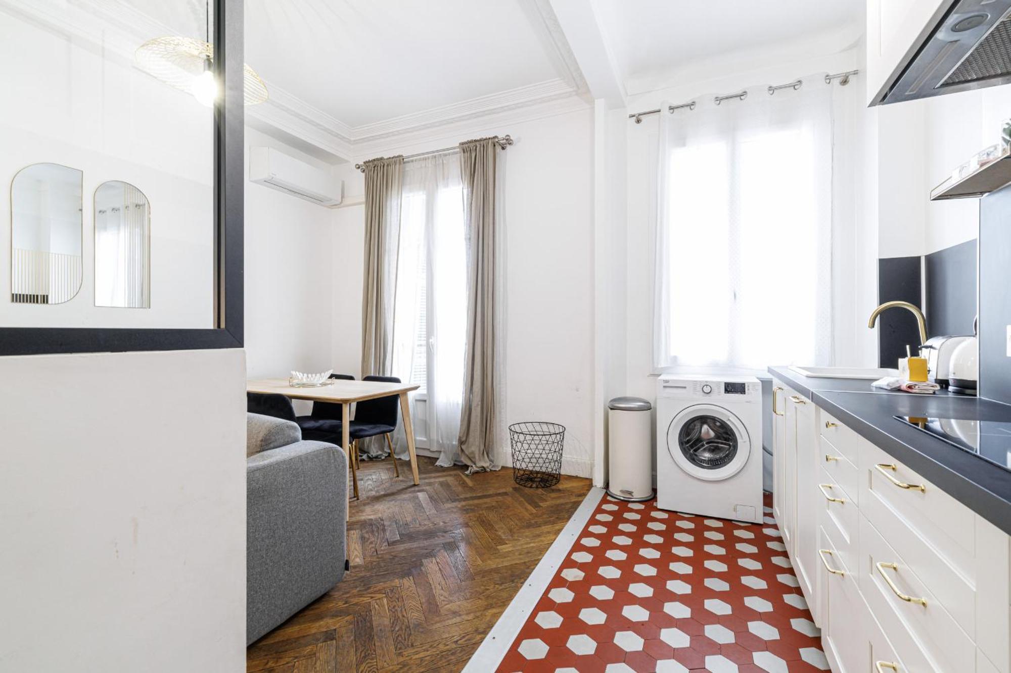Large 2 Bdr Center Close To Train Station Appartement Nice