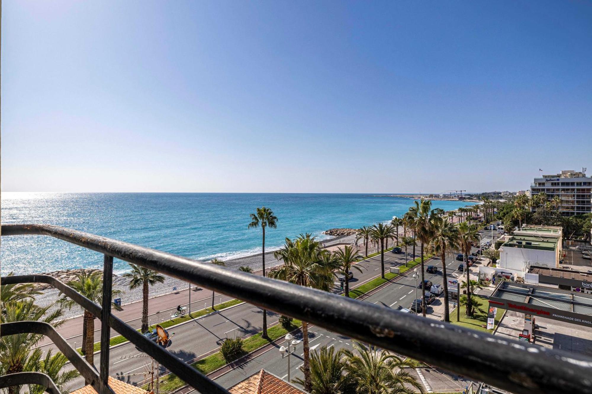 Fair-conditioned Seafront - * Nice