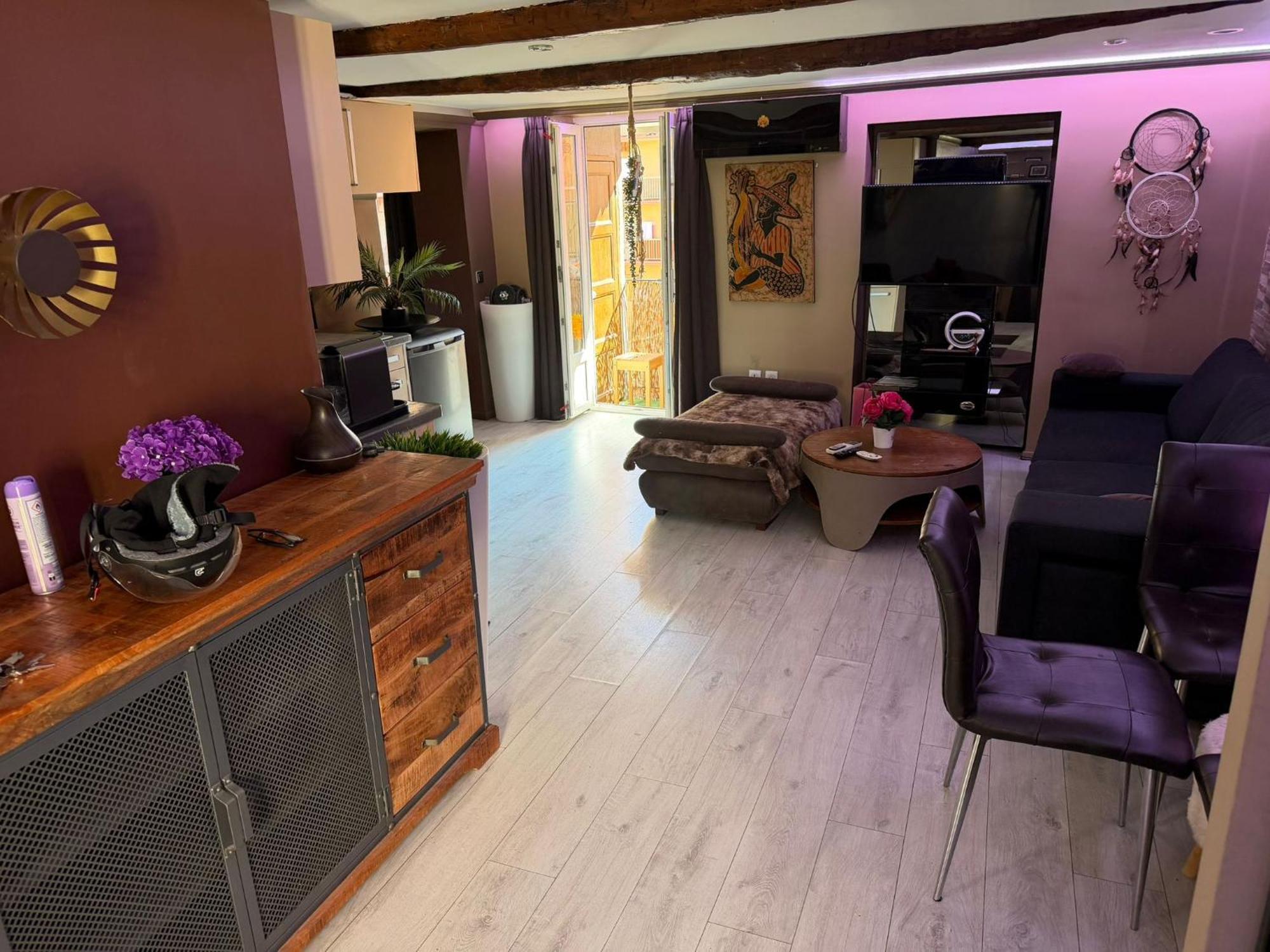Apartment Beautiful 2 Piece Center