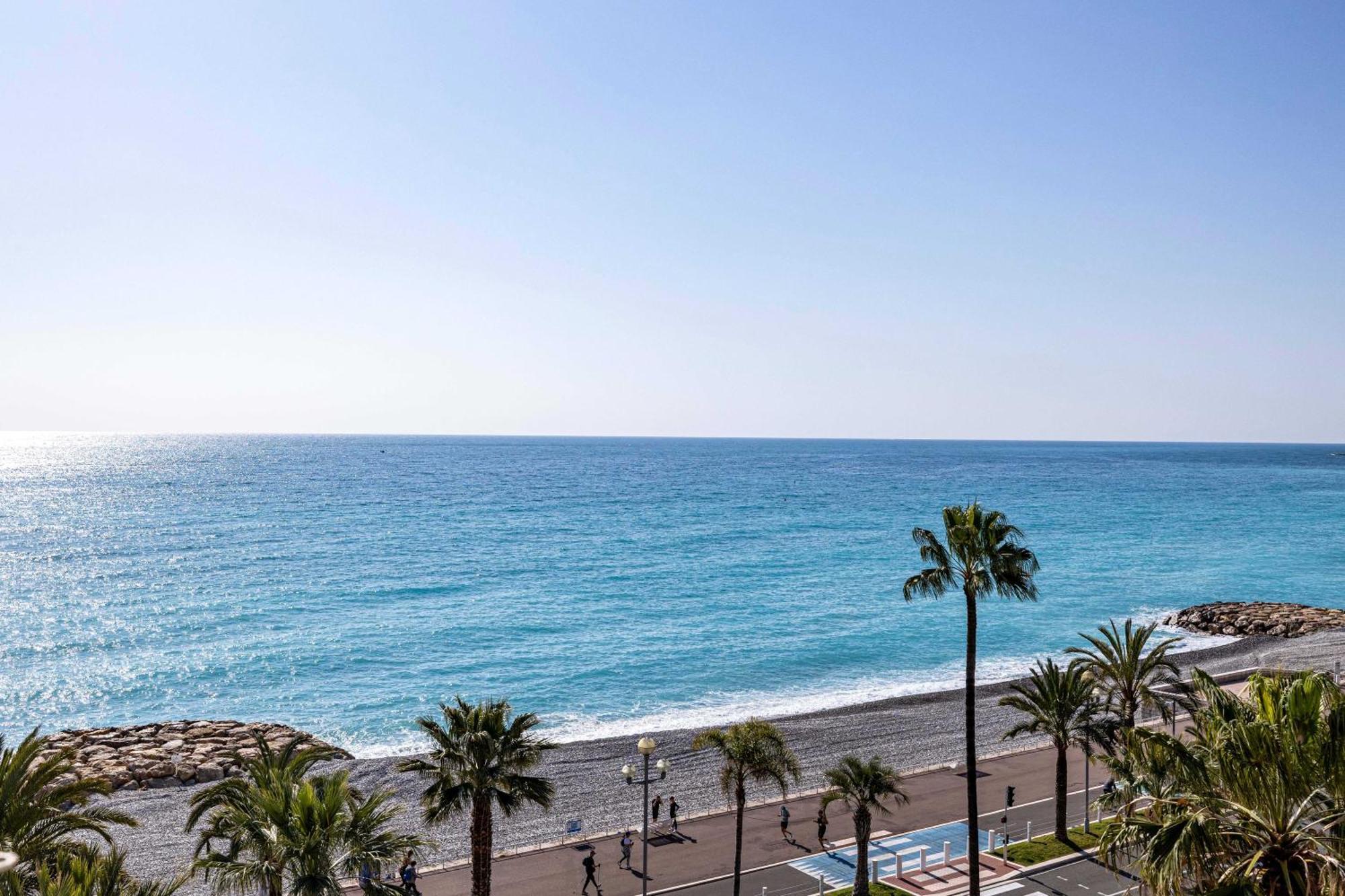 Fair-conditioned Seafront - Nice
