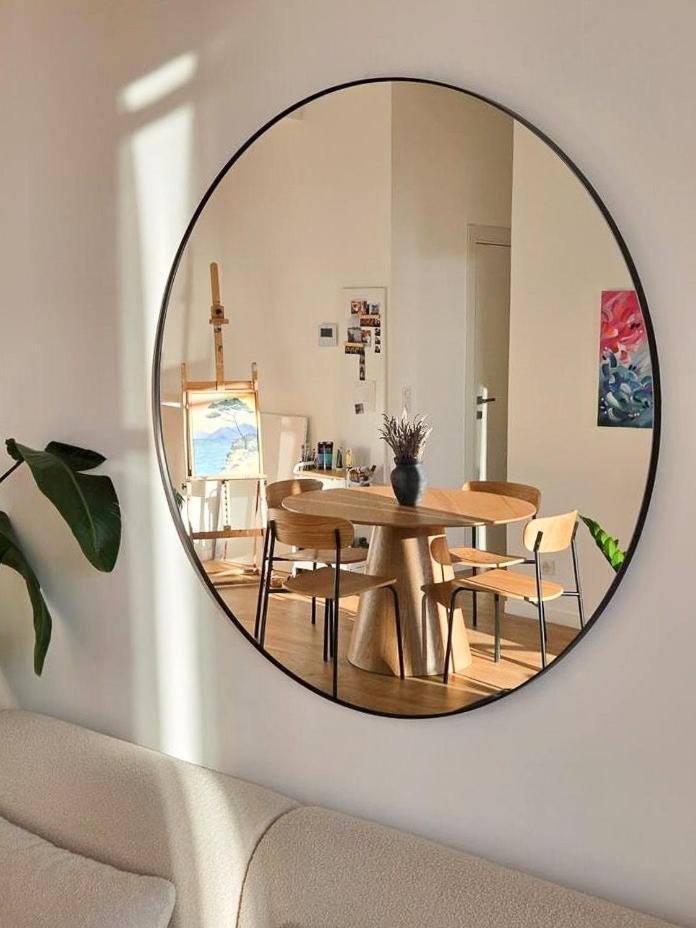 Bright Artist's On Hills Nice