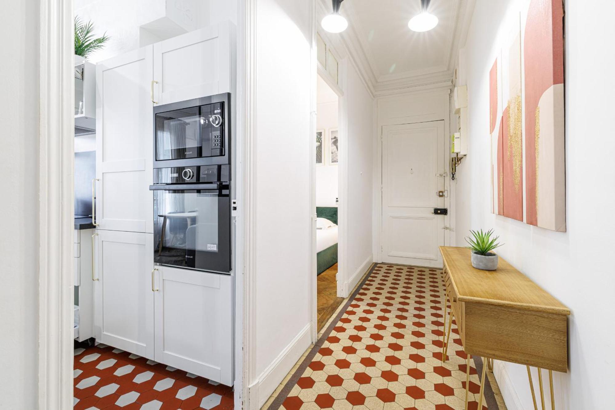 Large 2 Bdr Center Close To Train Station Appartement *