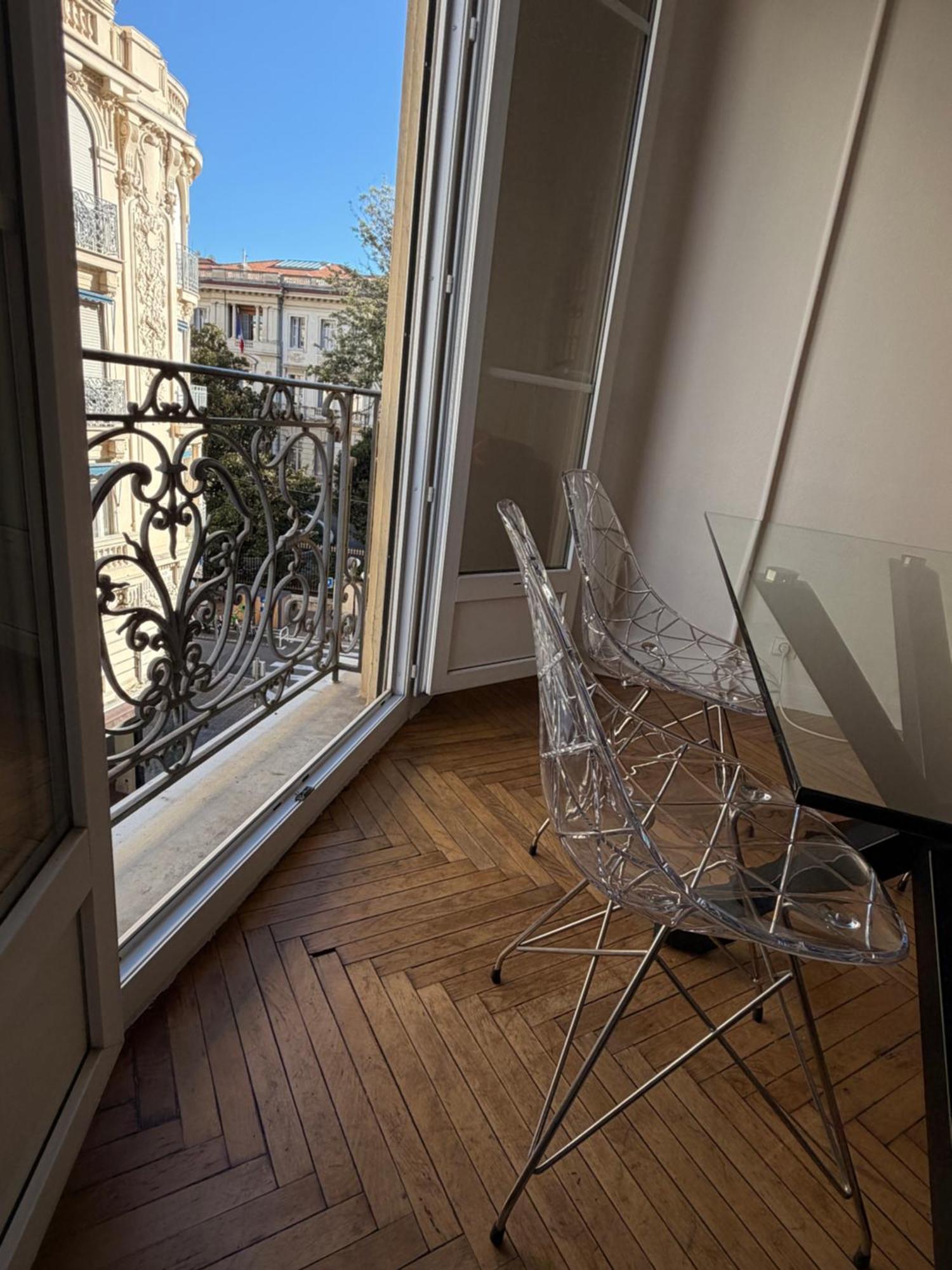 Palais Catherina 3 Pieces Et Commerces Rivoli