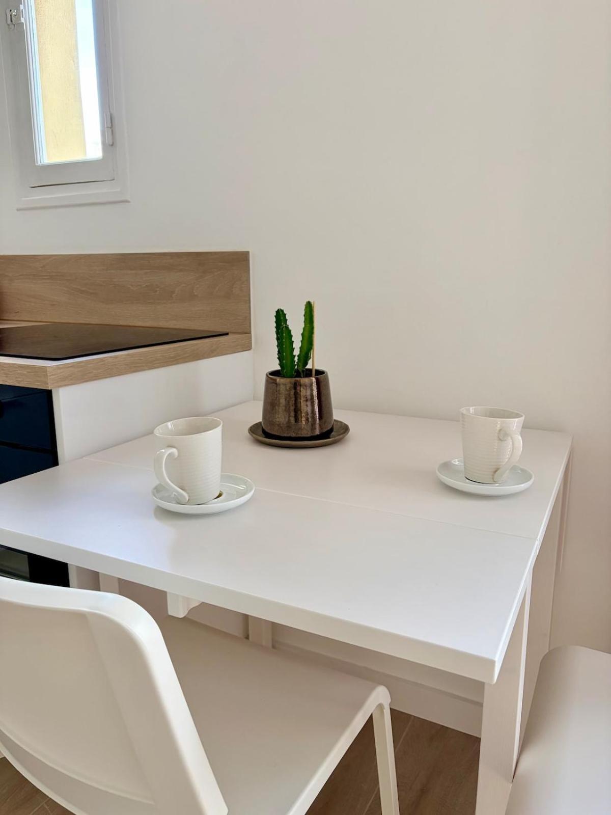 Apartment Avec Balcon - Centre-ville & A 2 Min