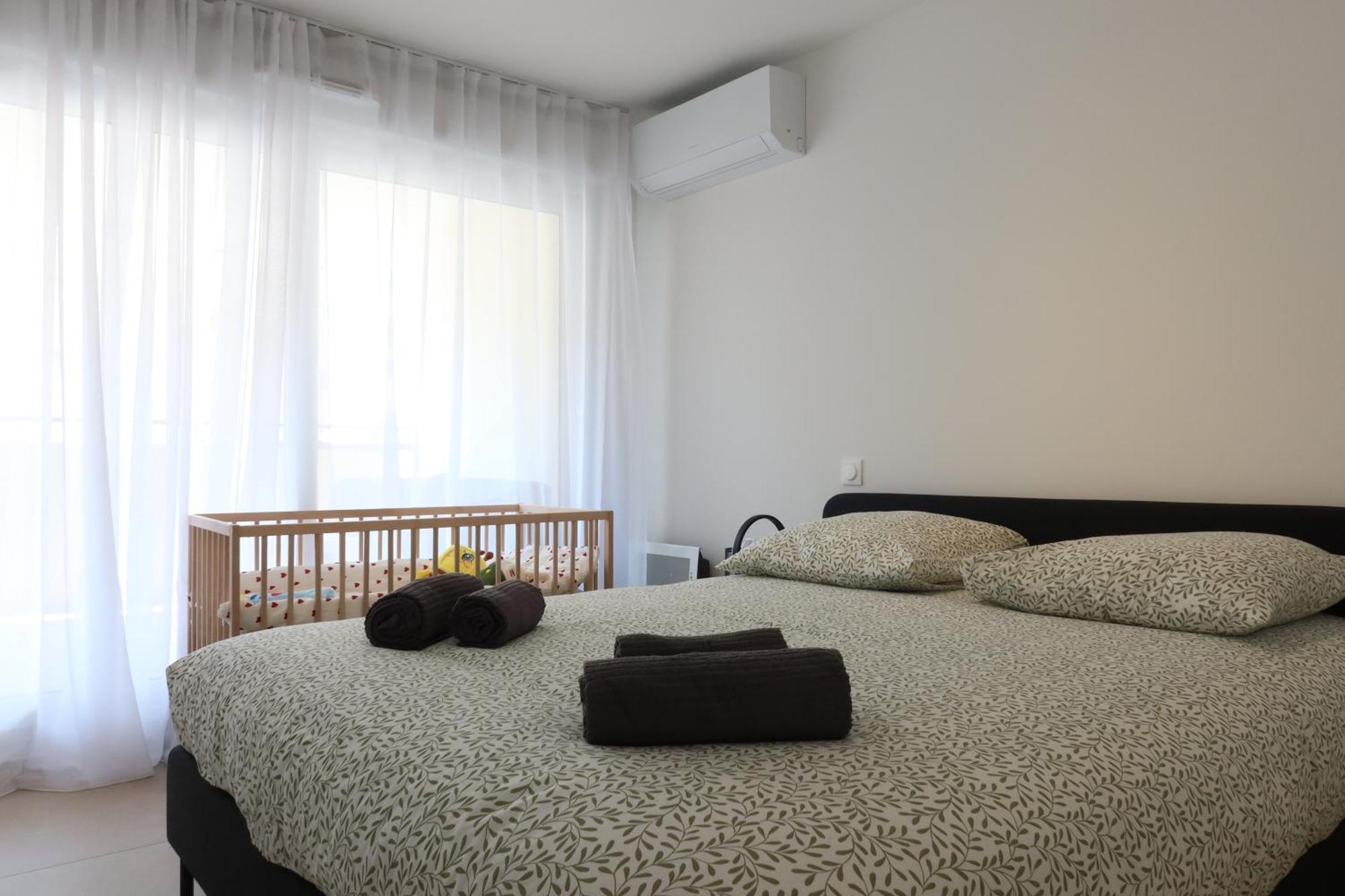 Time - Chic With Sunny Terrace, Port Appartement *